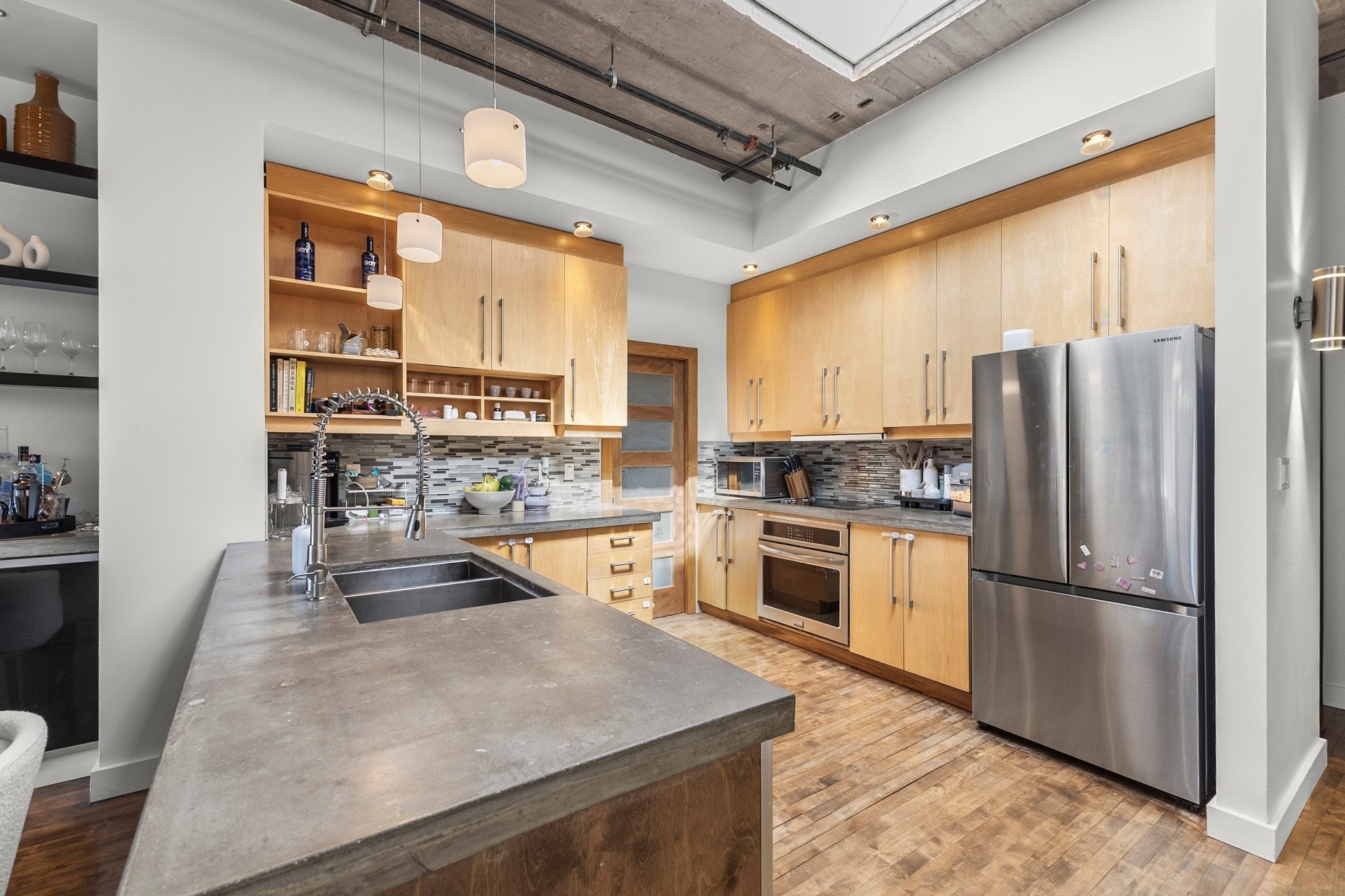 









20


Rue des Soeurs-Grises

, 508-608,
Montréal (Ville-Marie),




QC
H3C5M1

