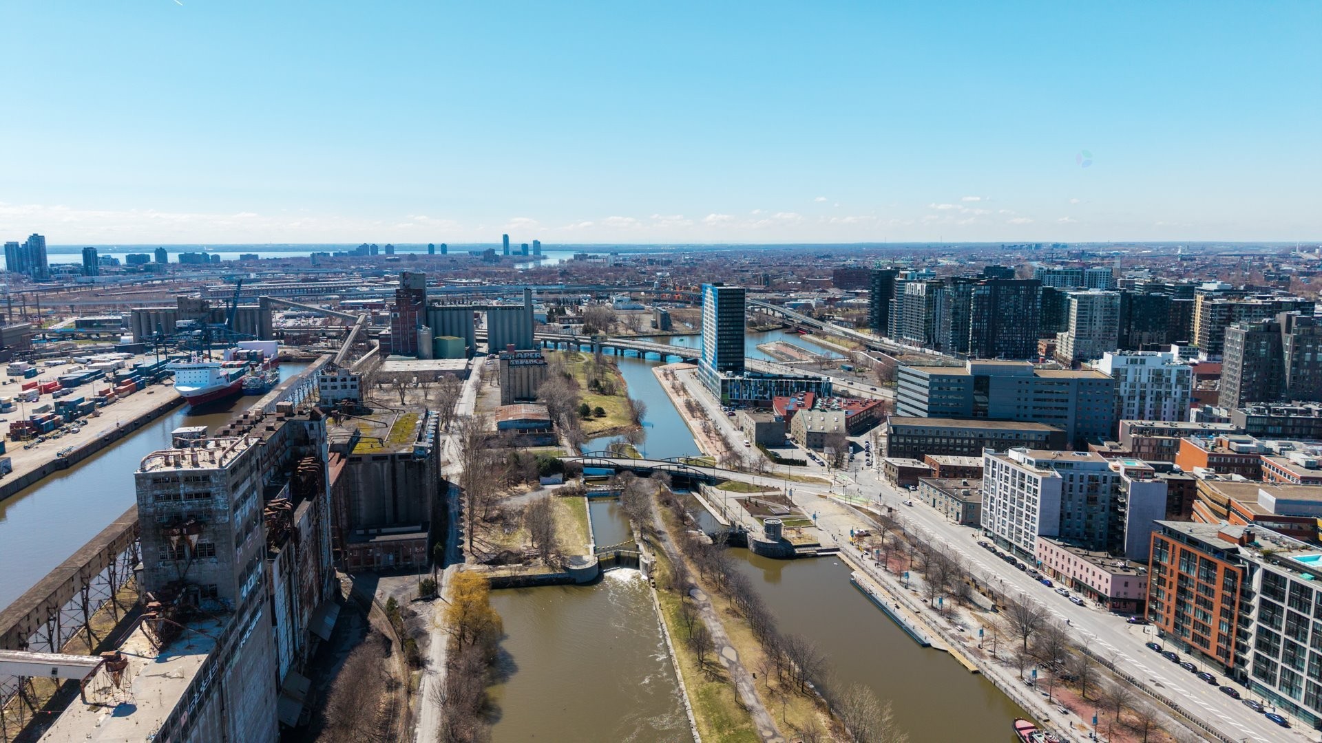 









20


Rue des Soeurs-Grises

, 508-608,
Montréal (Ville-Marie),




QC
H3C5M1

