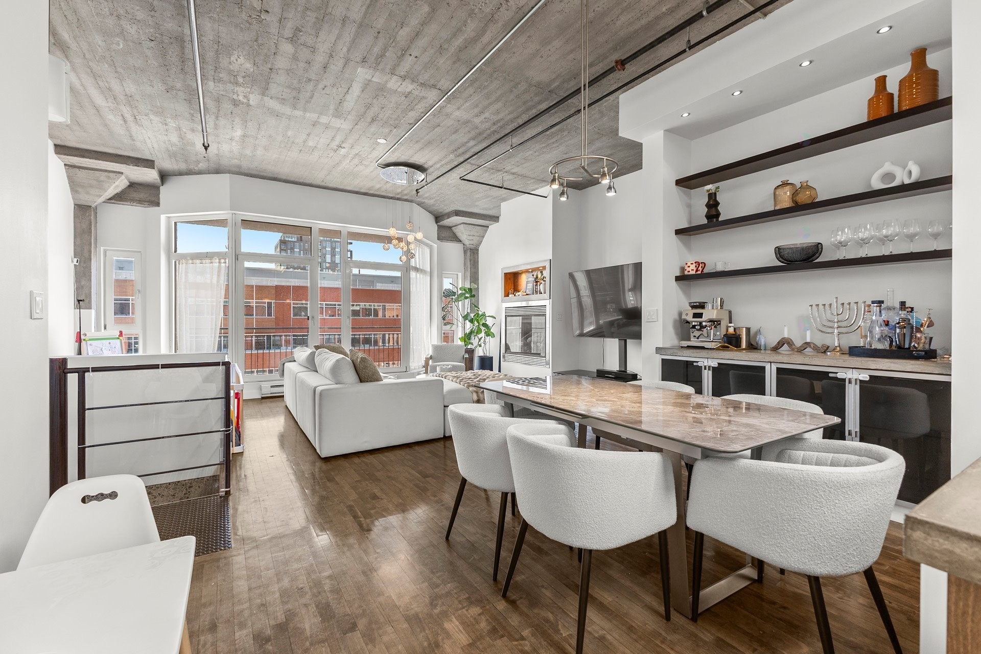 









20


Rue des Soeurs-Grises

, 508-608,
Montréal (Ville-Marie),




QC
H3C5M1


