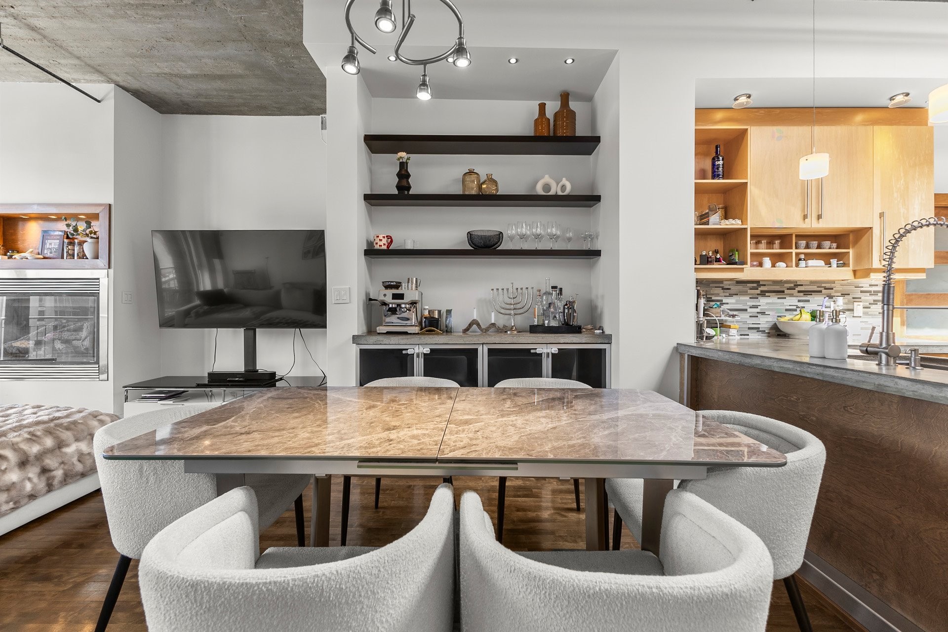 









20


Rue des Soeurs-Grises

, 508-608,
Montréal (Ville-Marie),




QC
H3C5M1

