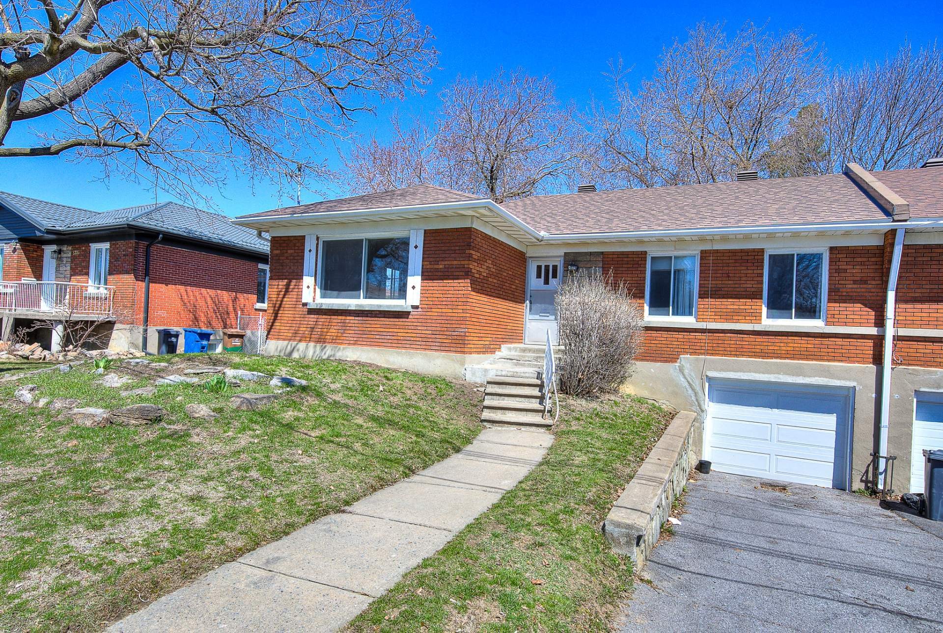 









5723


Av. Davies

,
Côte-Saint-Luc,




QC
H4W2R3

