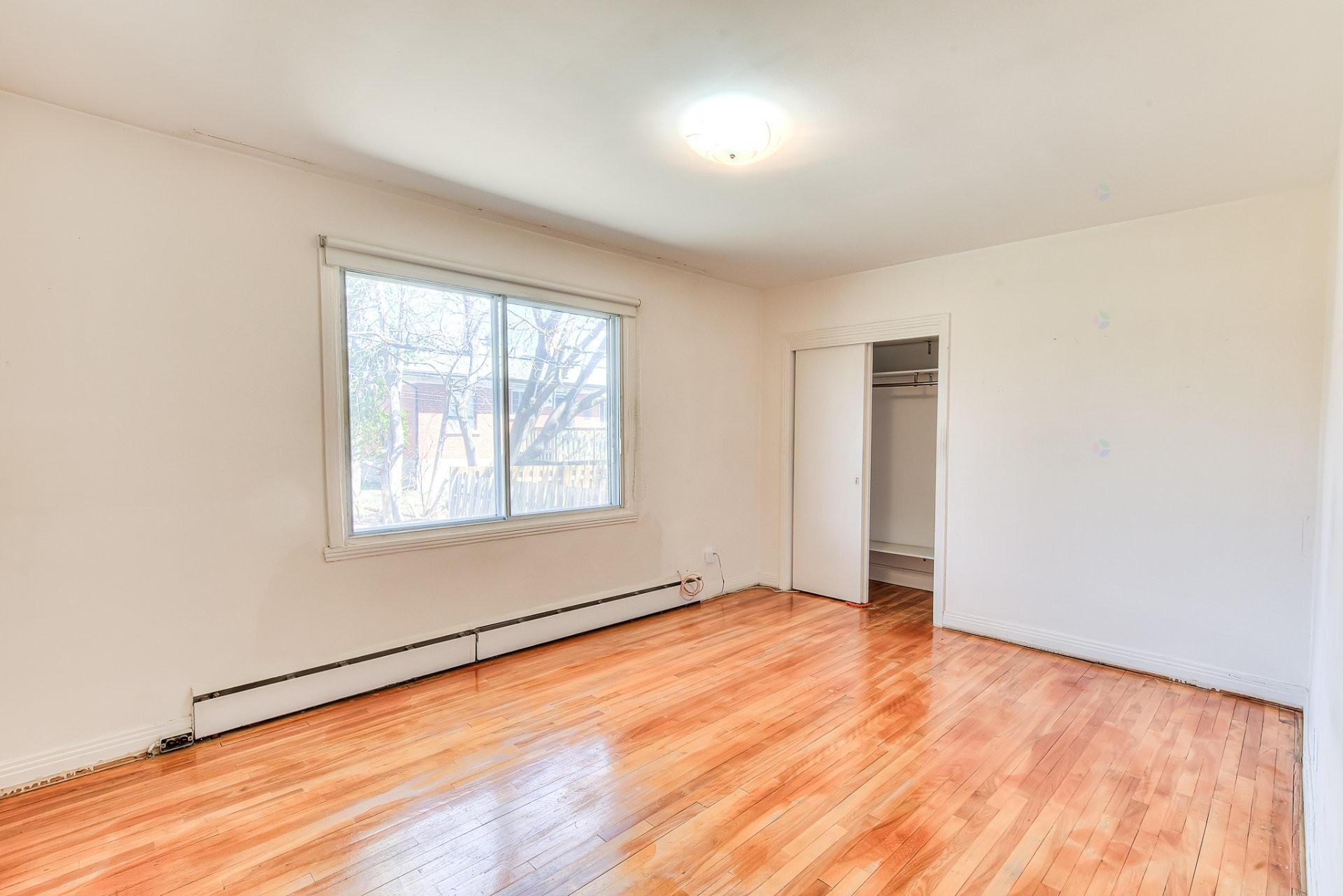 









5723


Av. Davies

,
Côte-Saint-Luc,




QC
H4W2R3

