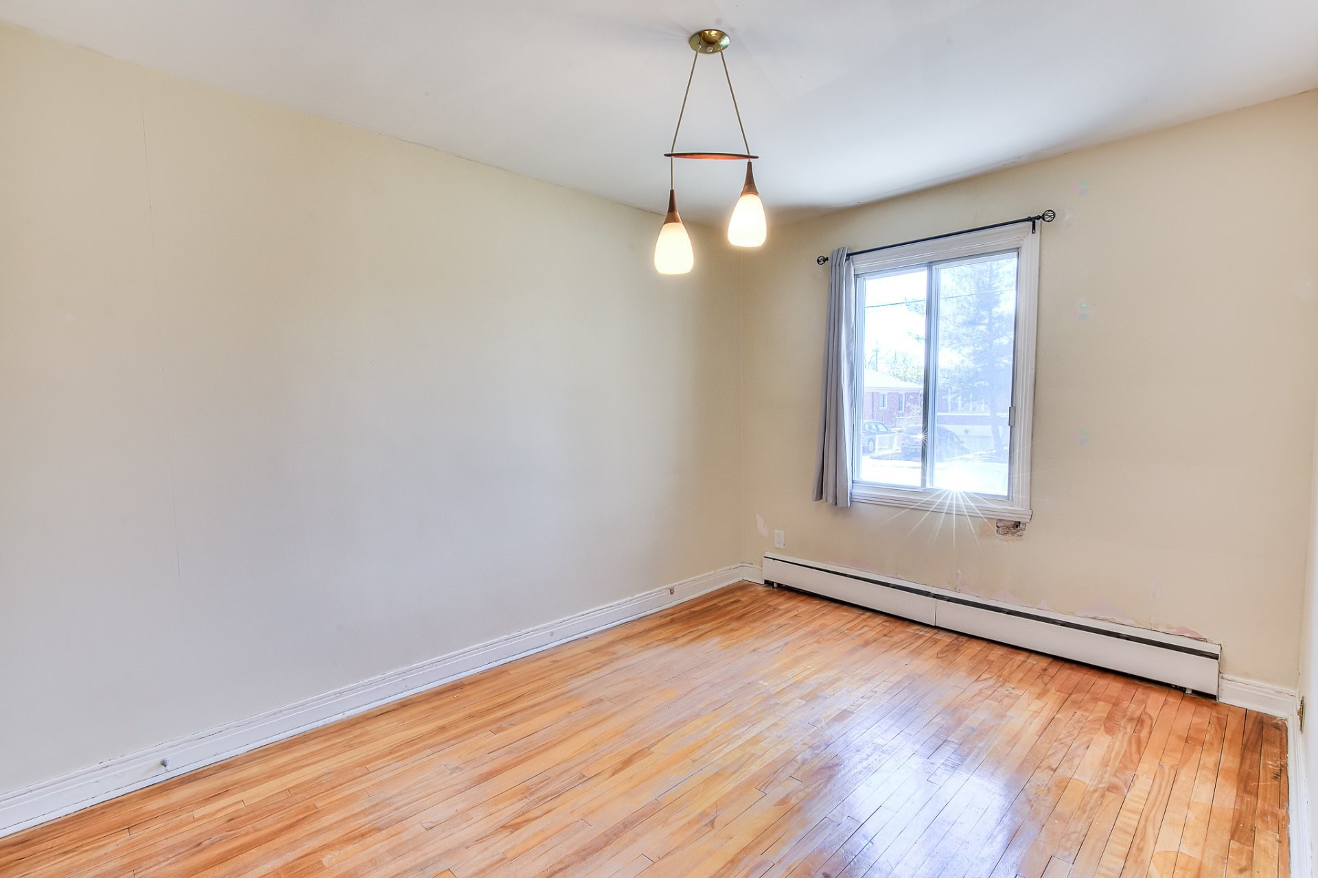 









5723


Av. Davies

,
Côte-Saint-Luc,




QC
H4W2R3

