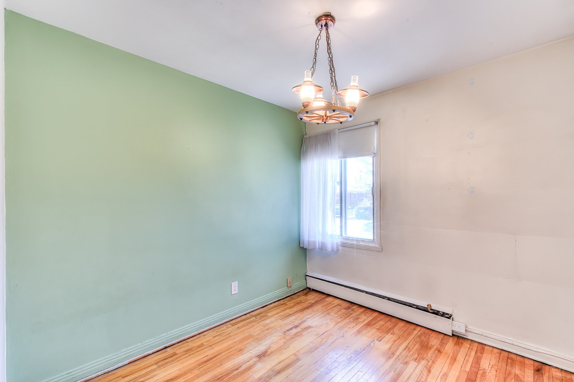 









5723


Av. Davies

,
Côte-Saint-Luc,




QC
H4W2R3

