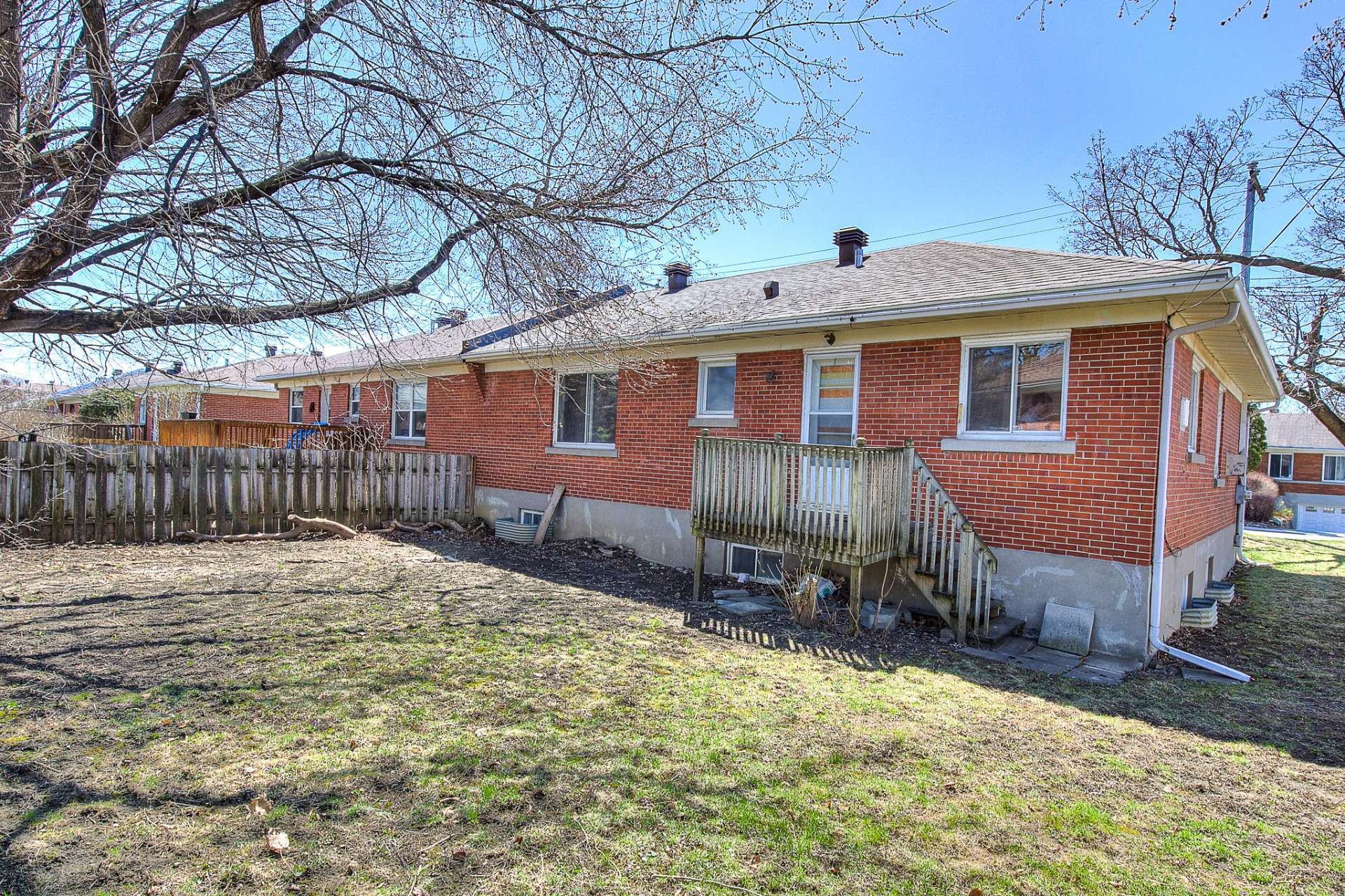 









5723


Av. Davies

,
Côte-Saint-Luc,




QC
H4W2R3

