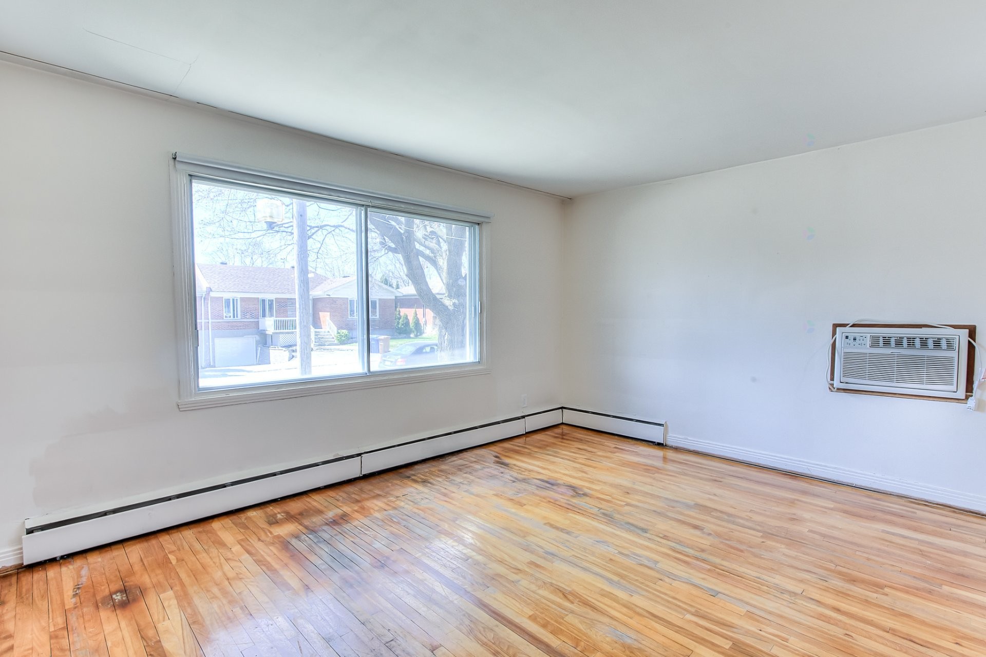 









5723


Av. Davies

,
Côte-Saint-Luc,




QC
H4W2R3

