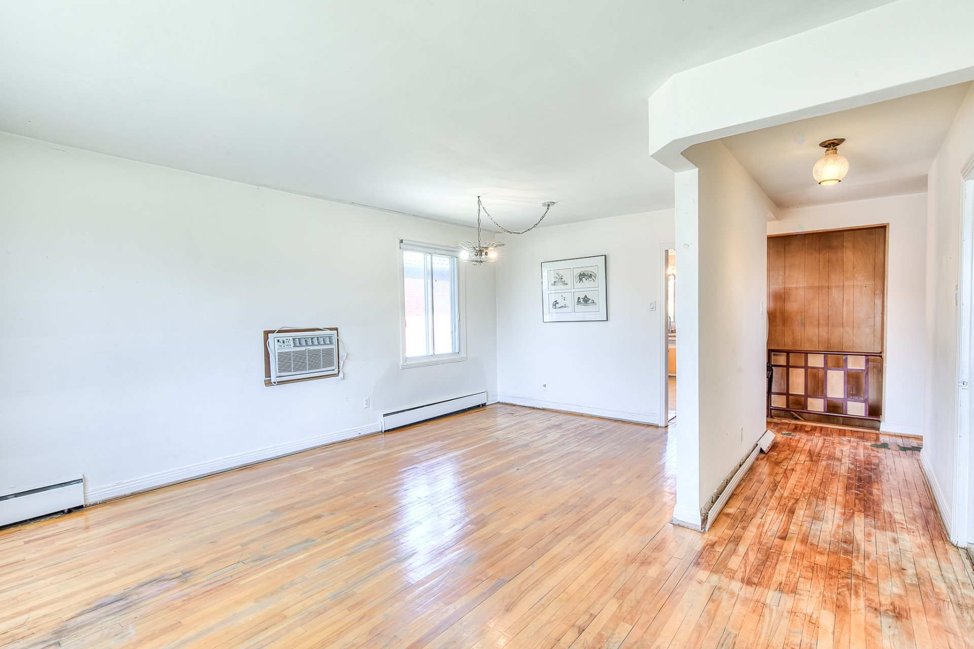 









5723


Av. Davies

,
Côte-Saint-Luc,




QC
H4W2R3

