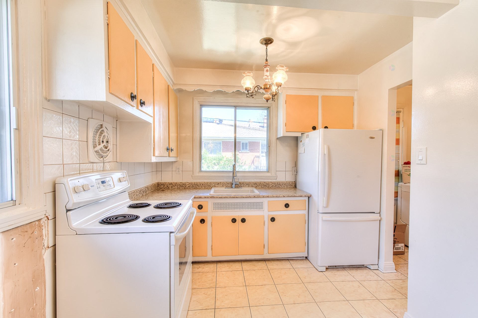 









5723


Av. Davies

,
Côte-Saint-Luc,




QC
H4W2R3

