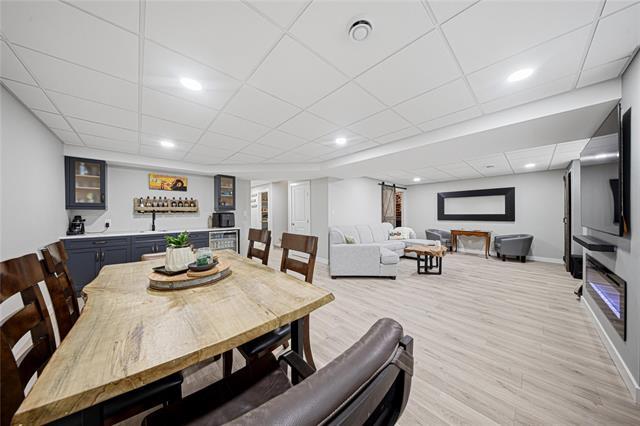 









20


DENBY

COVE,
Niverville,




MB
R0A 0A2

