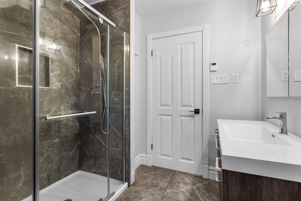 









25


34e Avenue O.

,
Blainville,




QC
J7C3R2

