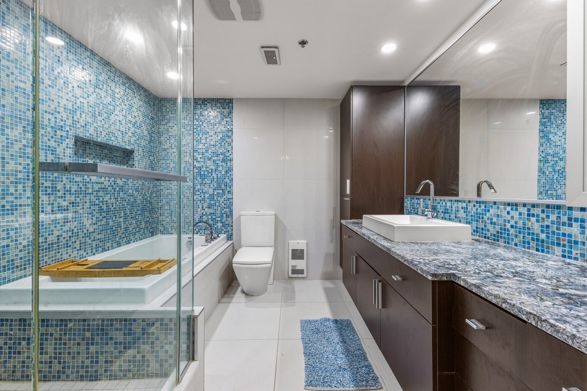 









1275


Av. Van Horne

, 41,
Montréal (Outremont),




QC
H2V1K5

