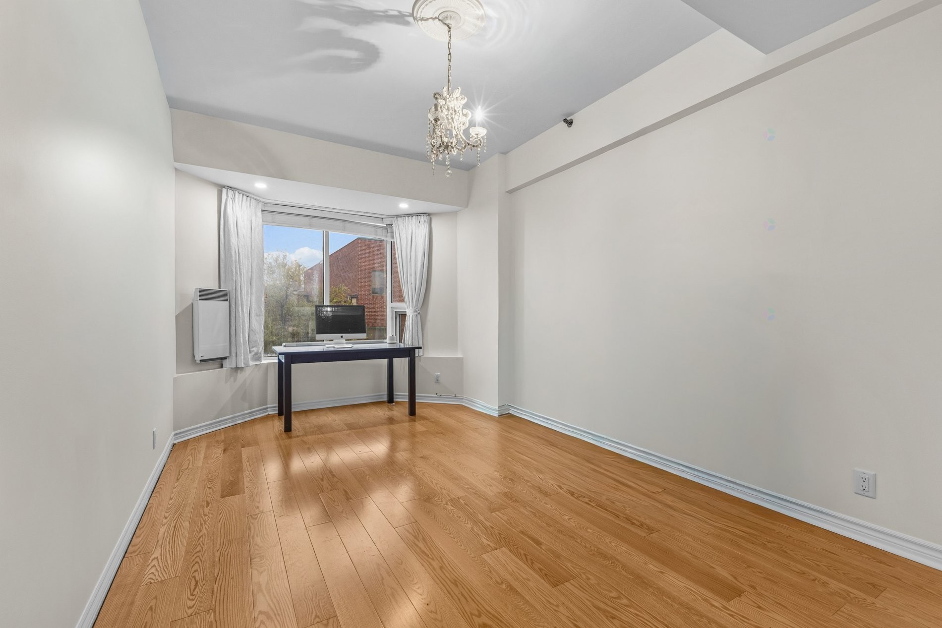 









1275


Av. Van Horne

, 41,
Montréal (Outremont),




QC
H2V1K5

