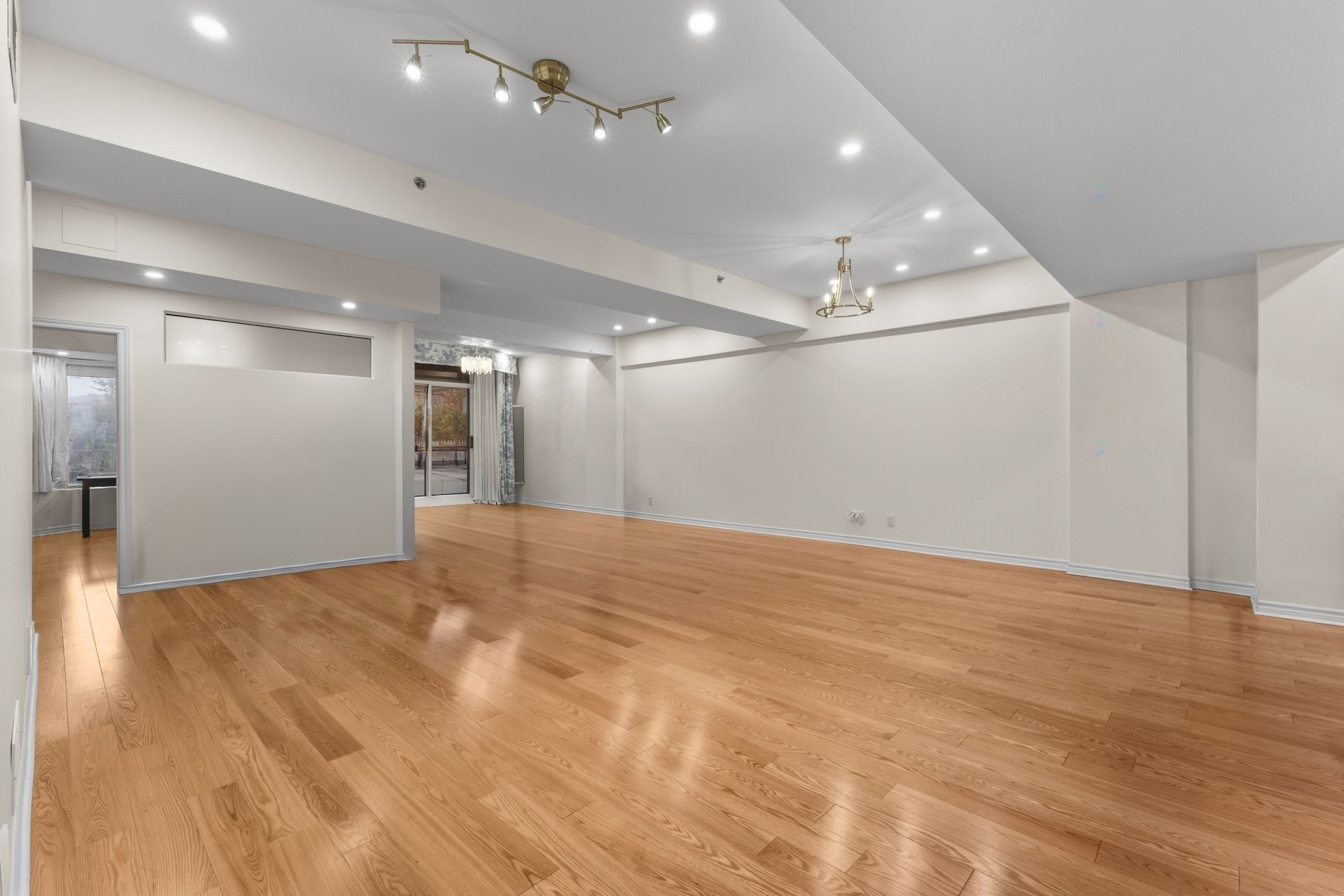 









1275


Av. Van Horne

, 41,
Montréal (Outremont),




QC
H2V1K5

