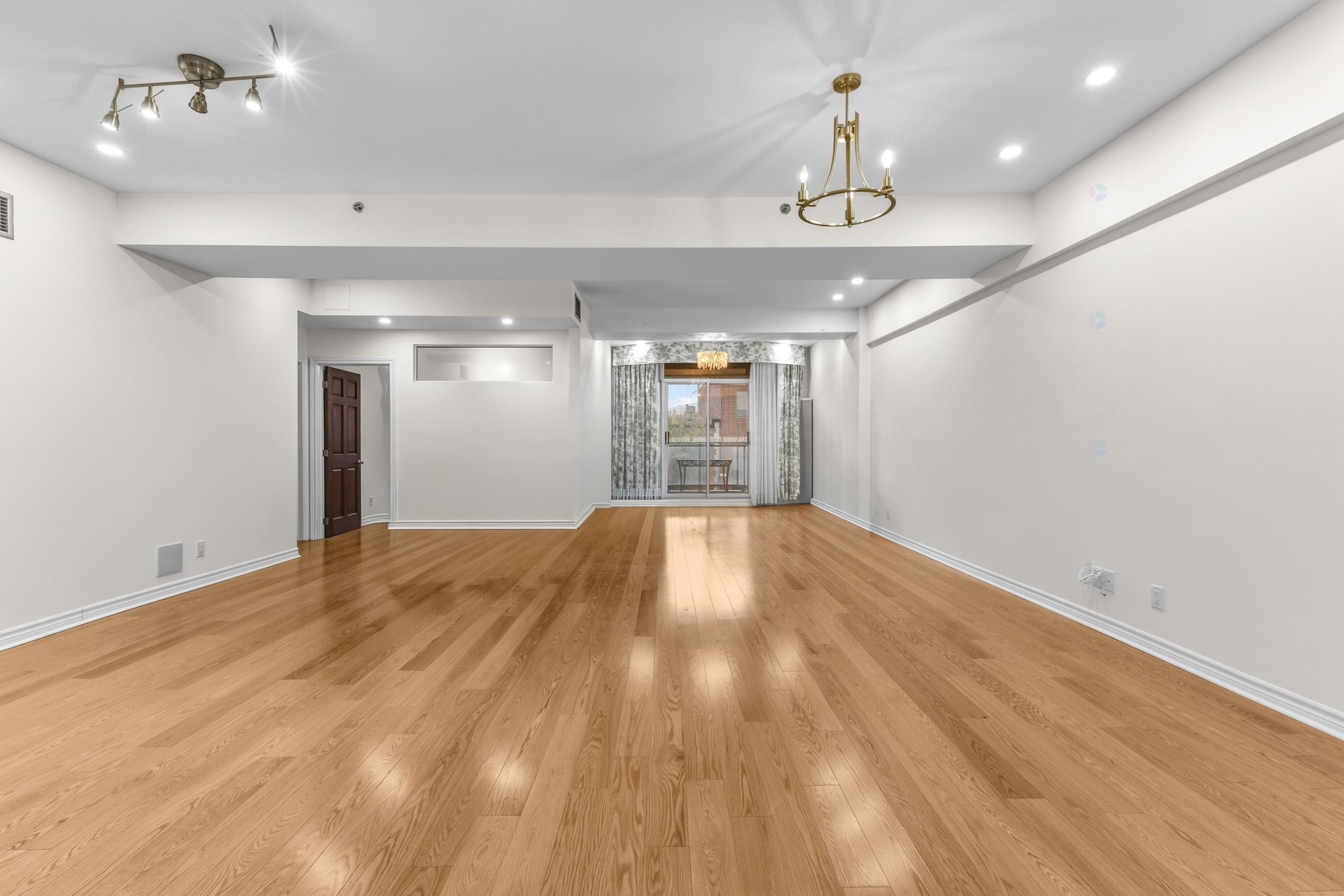 









1275


Av. Van Horne

, 41,
Montréal (Outremont),




QC
H2V1K5

