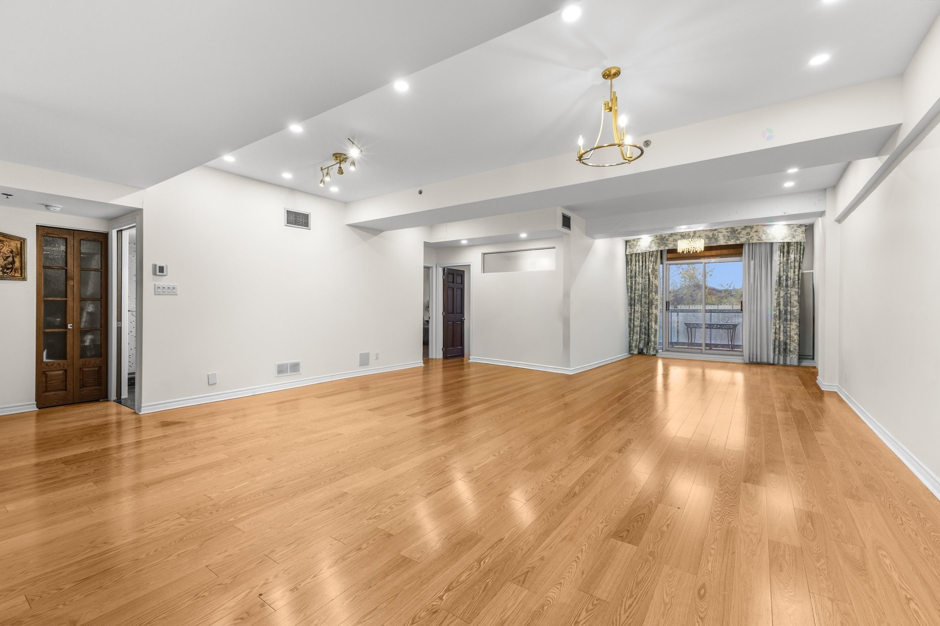 









1275


Av. Van Horne

, 41,
Montréal (Outremont),




QC
H2V1K5

