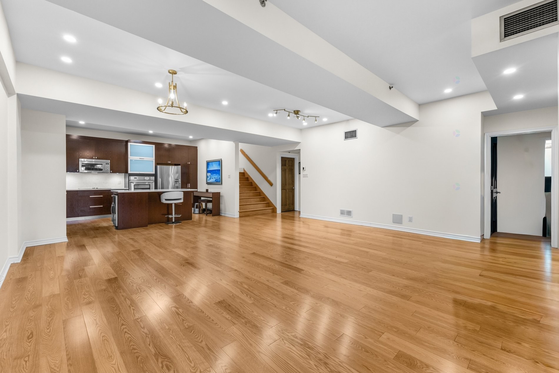 









1275


Av. Van Horne

, 41,
Montréal (Outremont),




QC
H2V1K5

