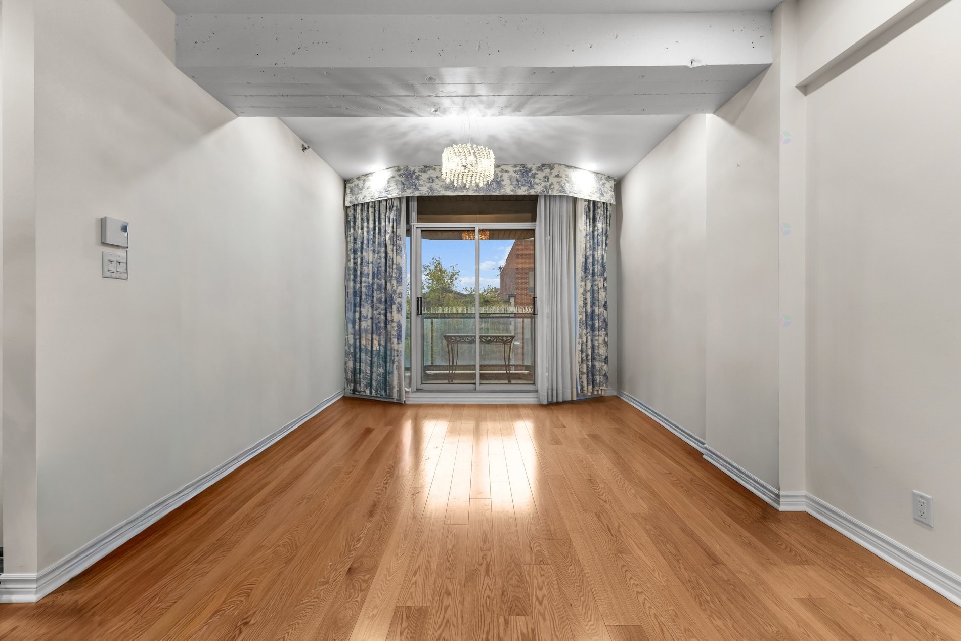 









1275


Av. Van Horne

, 41,
Montréal (Outremont),




QC
H2V1K5

