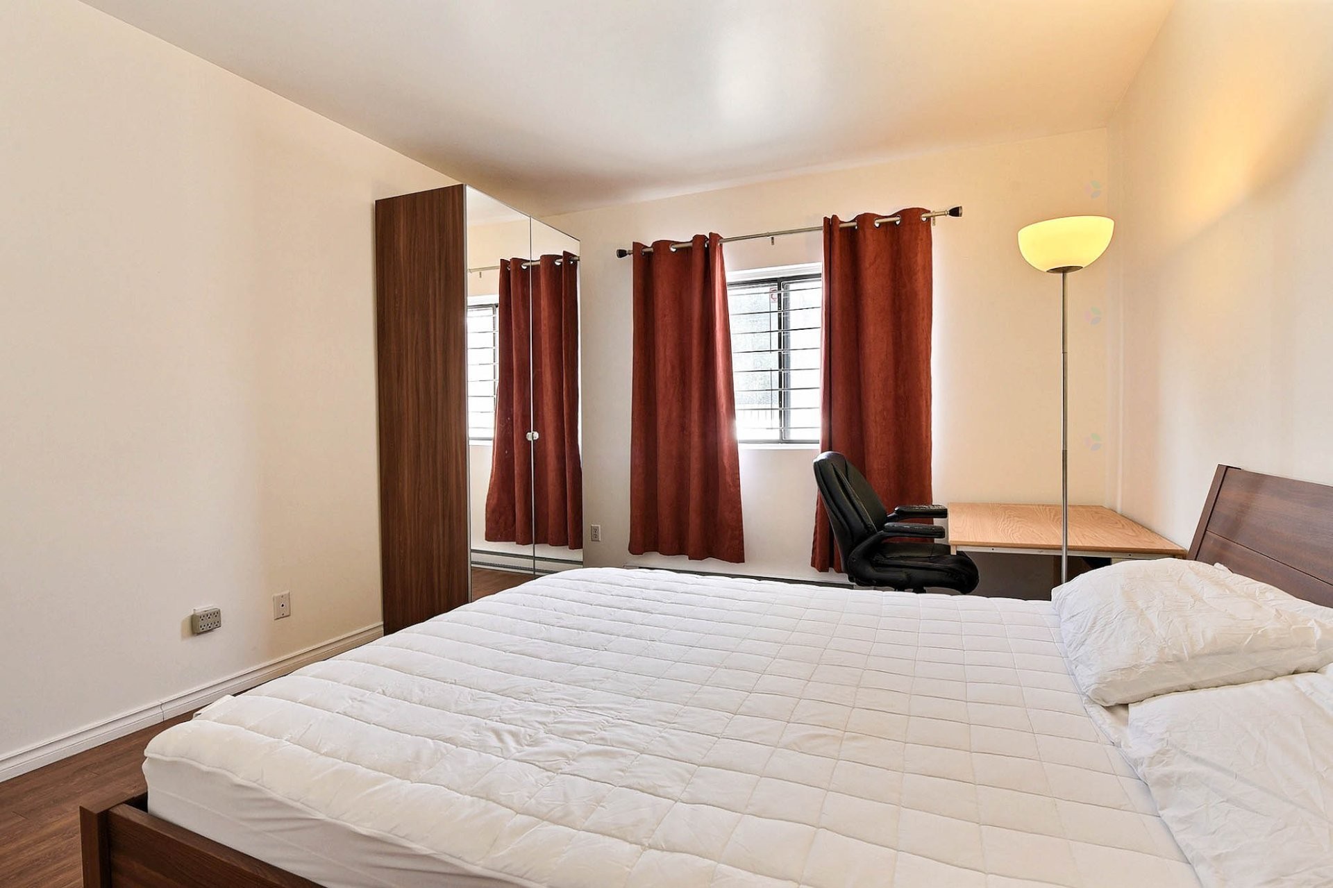 









1501


Rue Notre-Dame O.

, 1,
Montréal (Ville-Marie),




QC
H3C1L2

