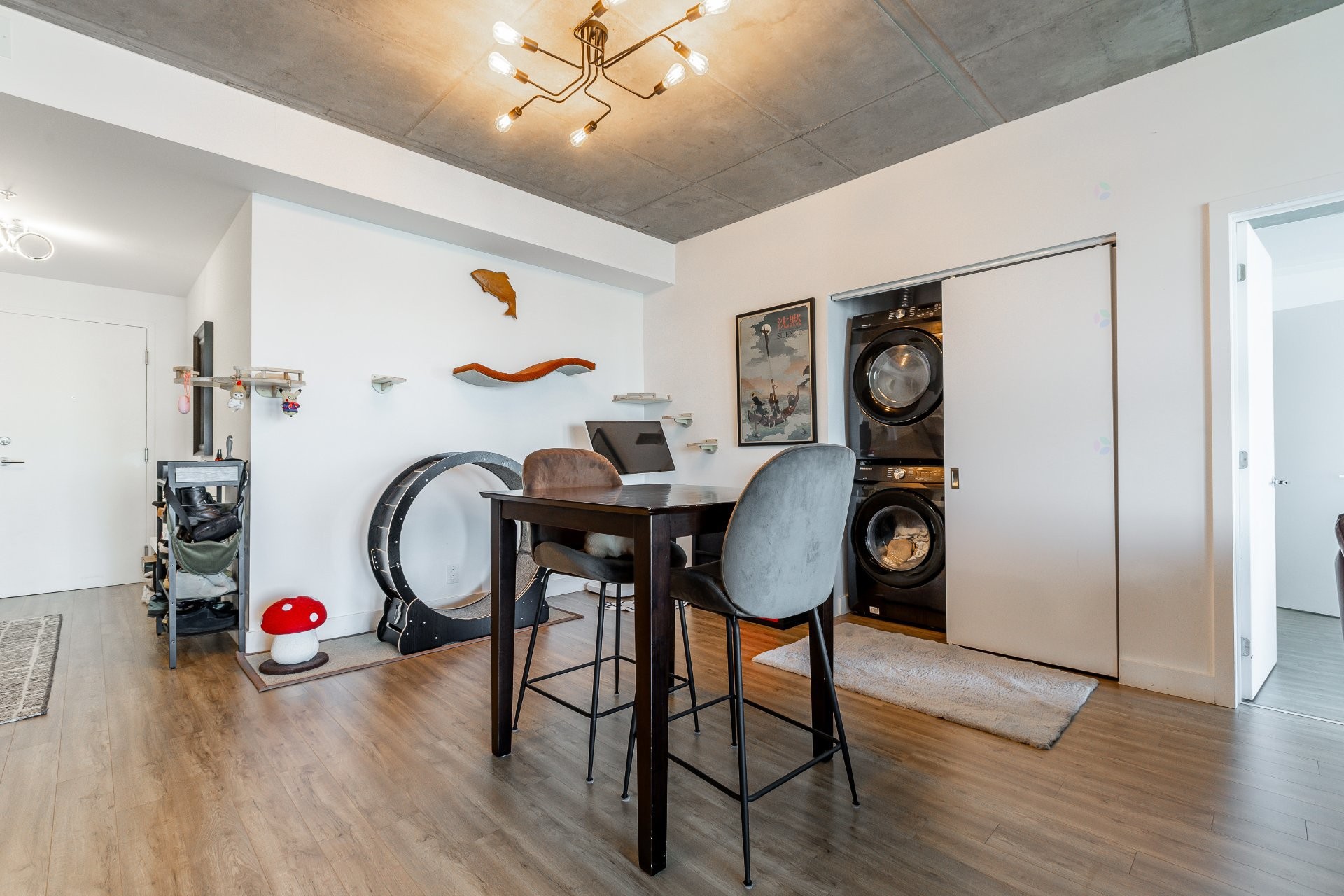









8


Av. Donegani

, 809,
Pointe-Claire,




QC
H9R0E8

