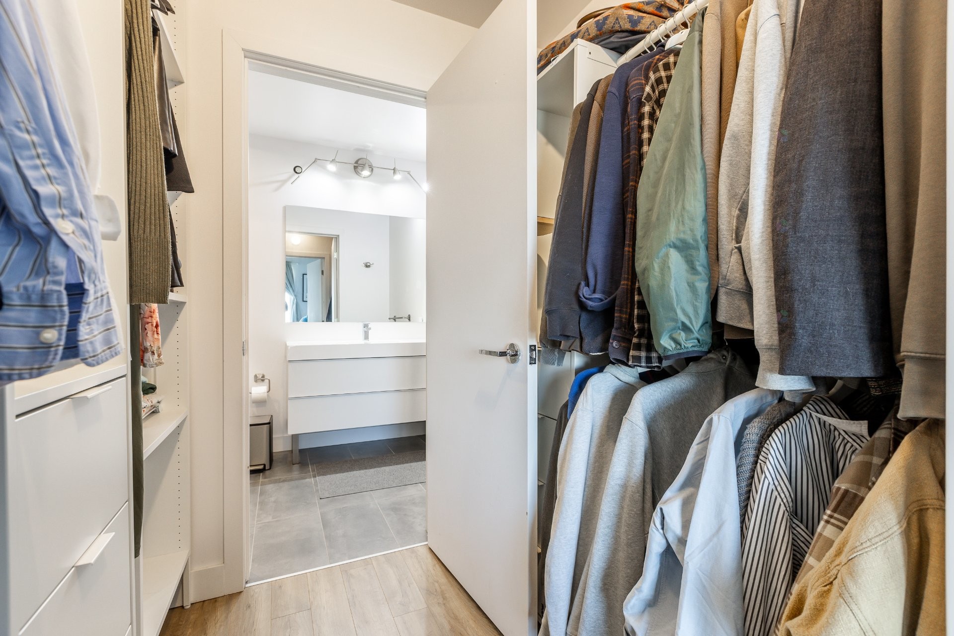 









8


Av. Donegani

, 809,
Pointe-Claire,




QC
H9R0E8

