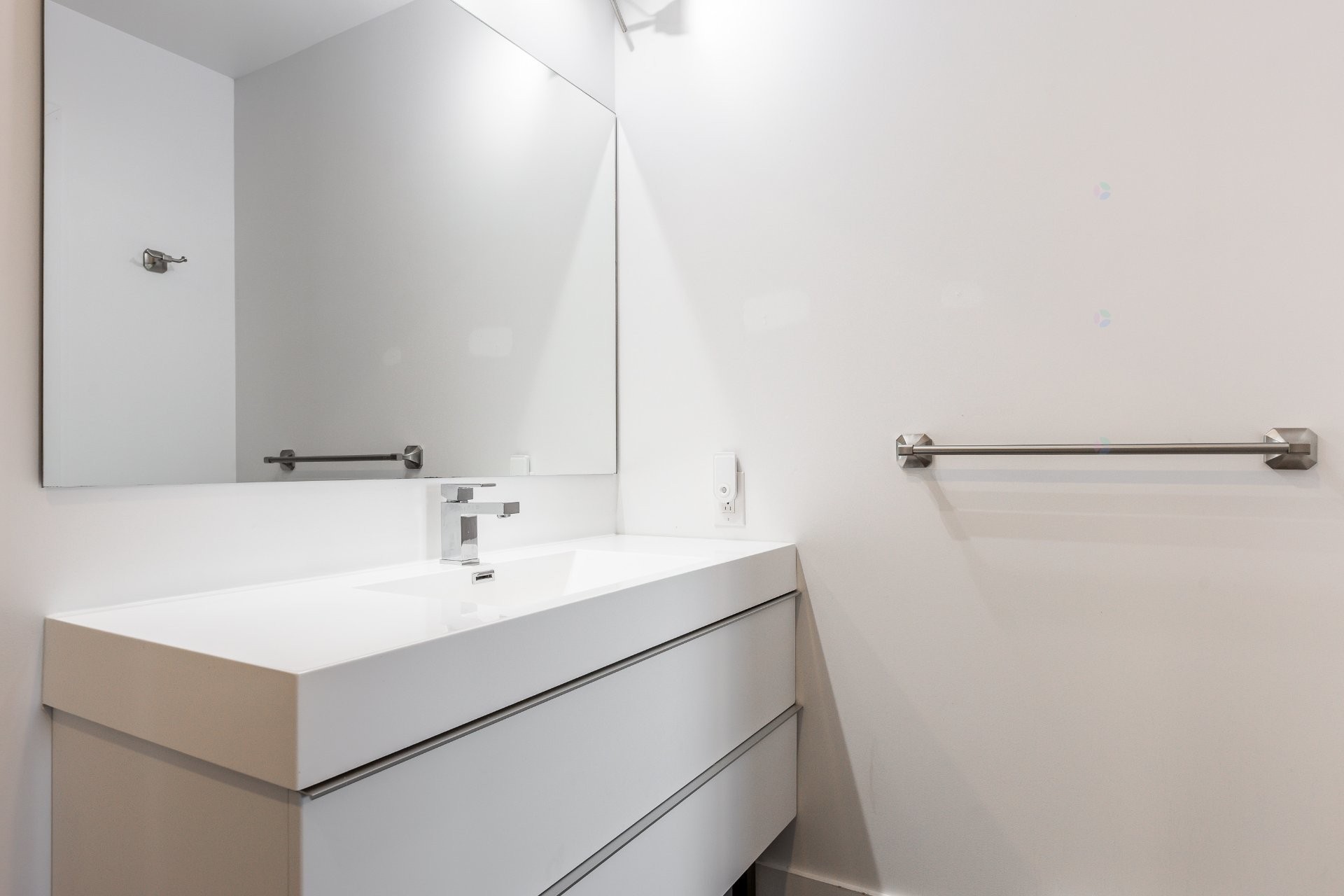 









8


Av. Donegani

, 809,
Pointe-Claire,




QC
H9R0E8

