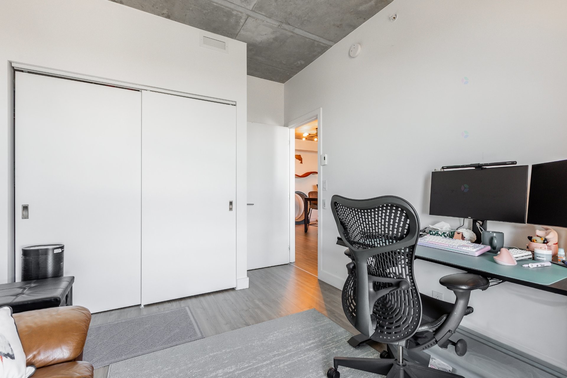









8


Av. Donegani

, 809,
Pointe-Claire,




QC
H9R0E8

