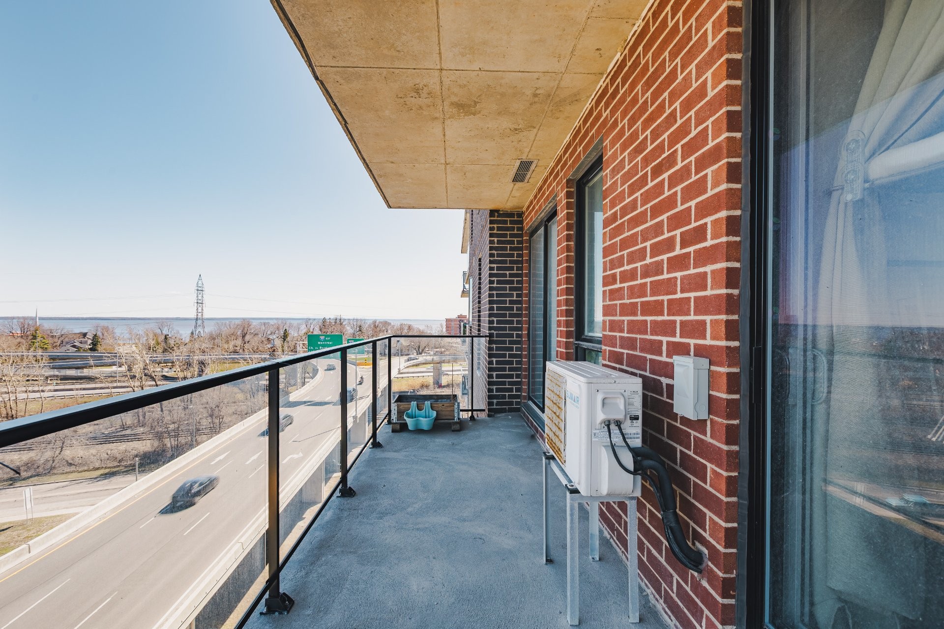 









8


Av. Donegani

, 809,
Pointe-Claire,




QC
H9R0E8

