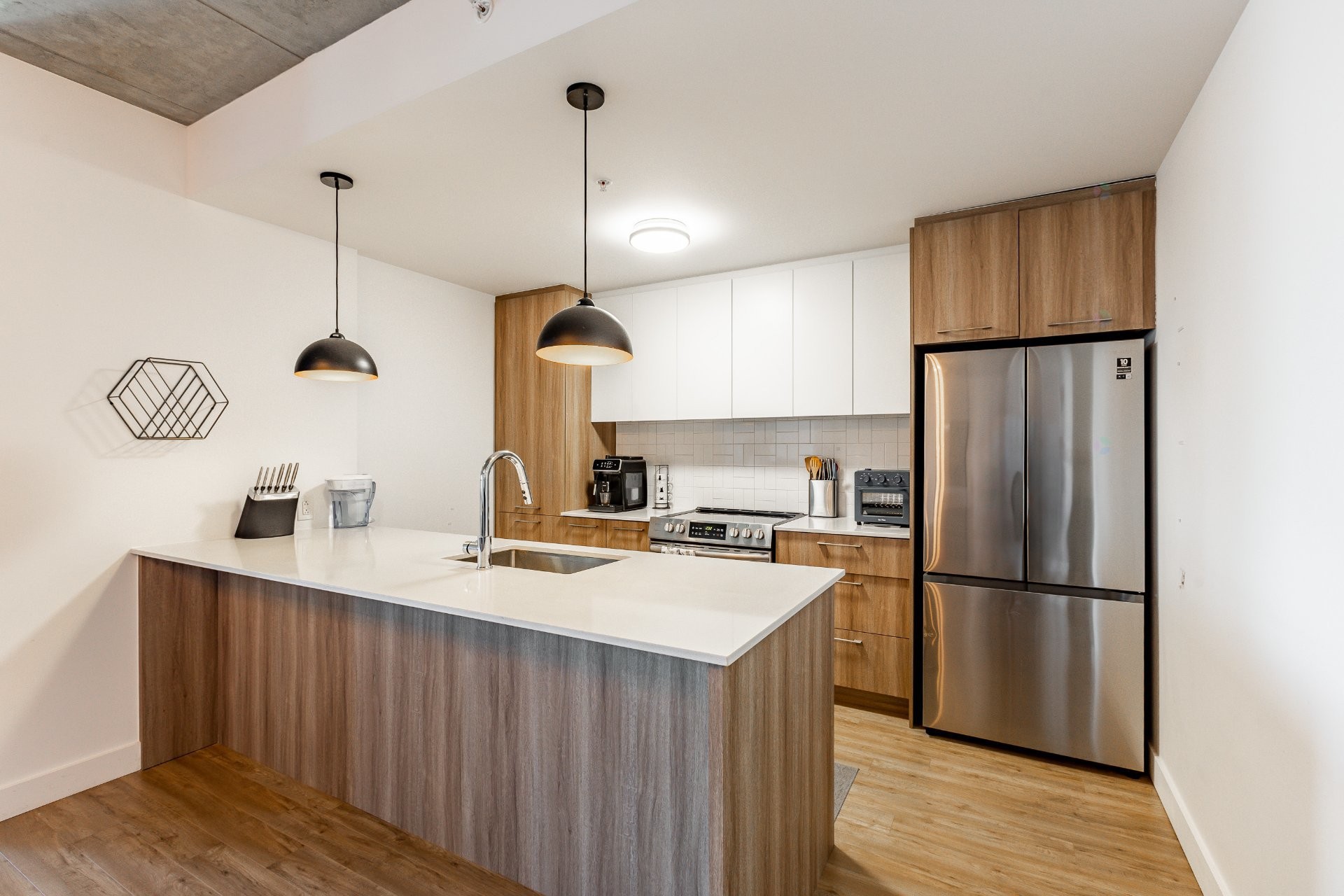 









8


Av. Donegani

, 809,
Pointe-Claire,




QC
H9R0E8

