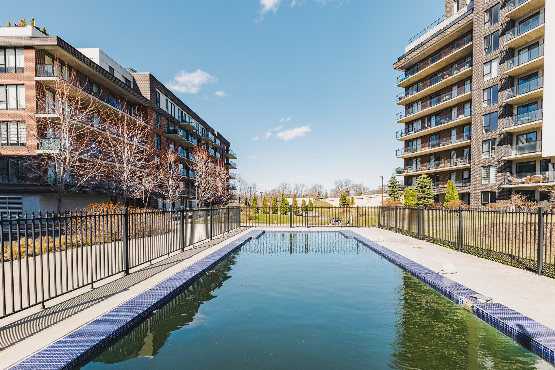 









8


Av. Donegani

, 809,
Pointe-Claire,




QC
H9R0E8

