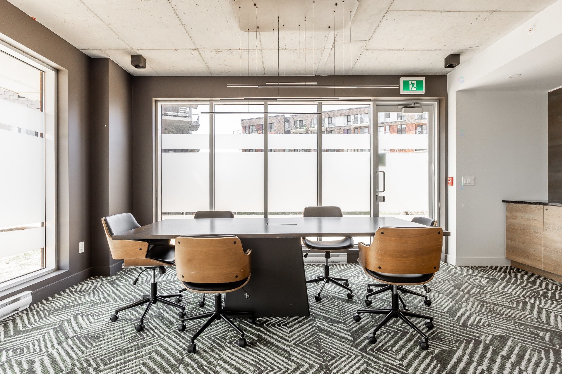 









8


Av. Donegani

, 809,
Pointe-Claire,




QC
H9R0E8

