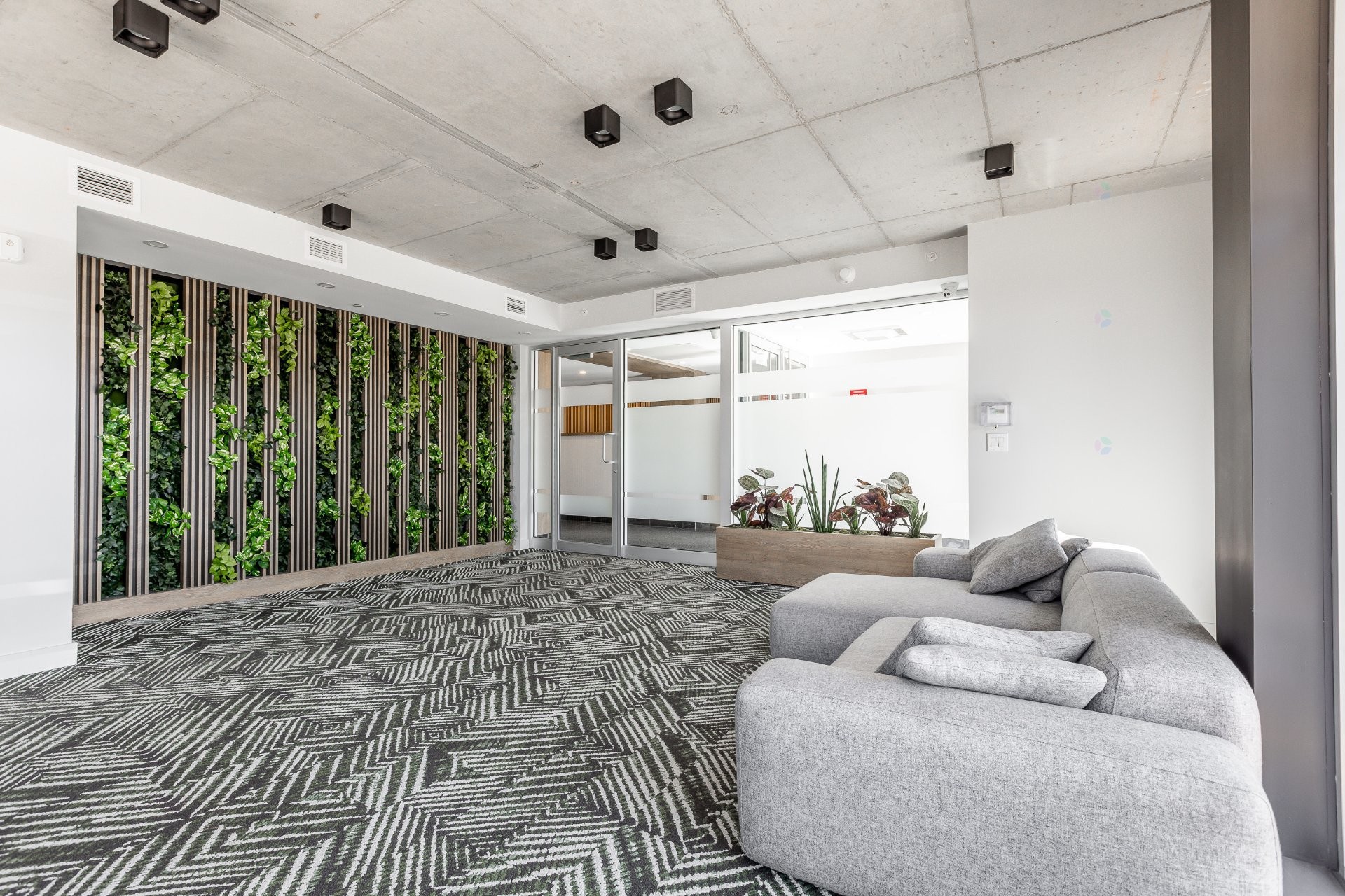 









8


Av. Donegani

, 809,
Pointe-Claire,




QC
H9R0E8

