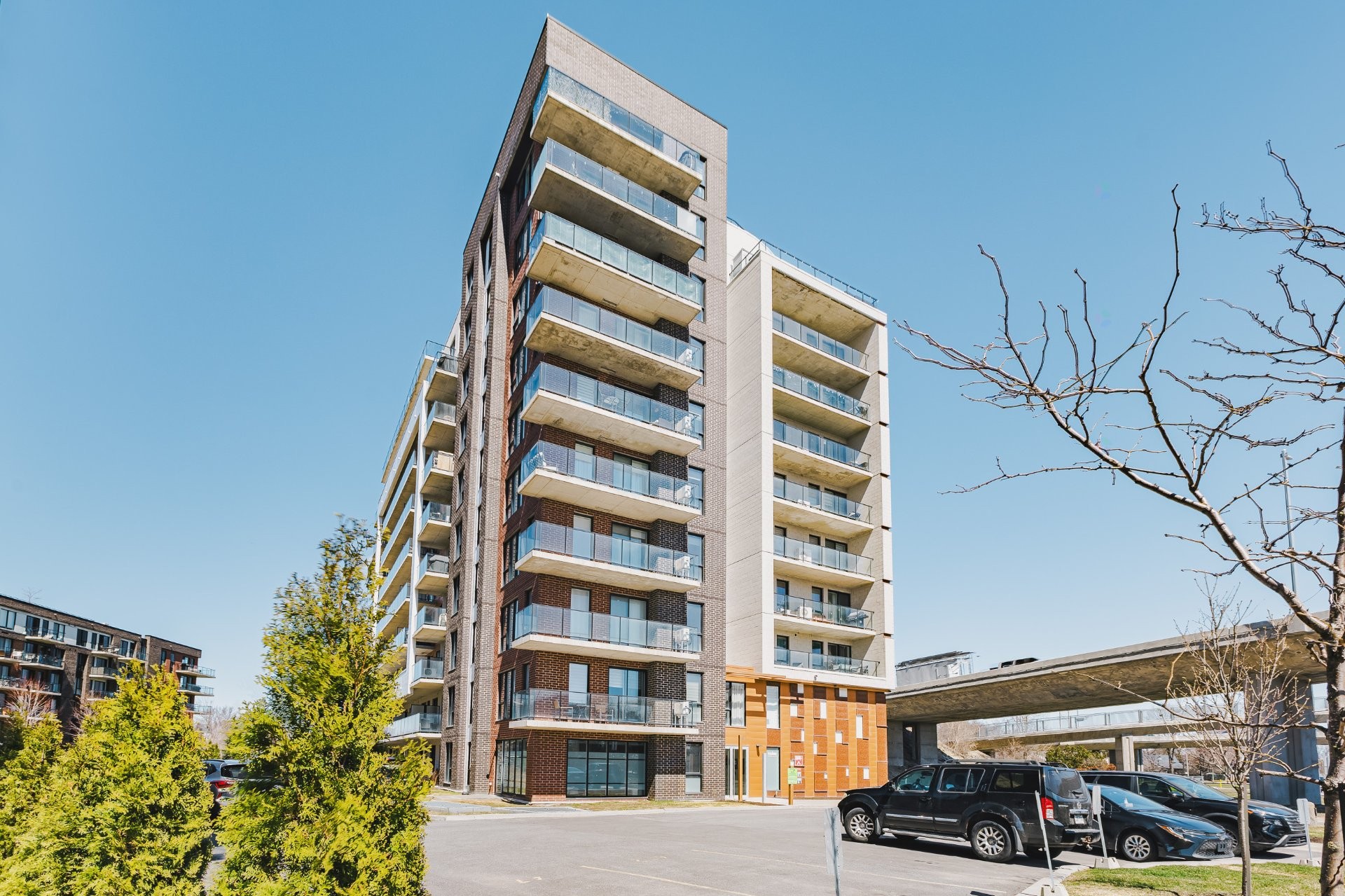 









8


Av. Donegani

, 809,
Pointe-Claire,




QC
H9R0E8

