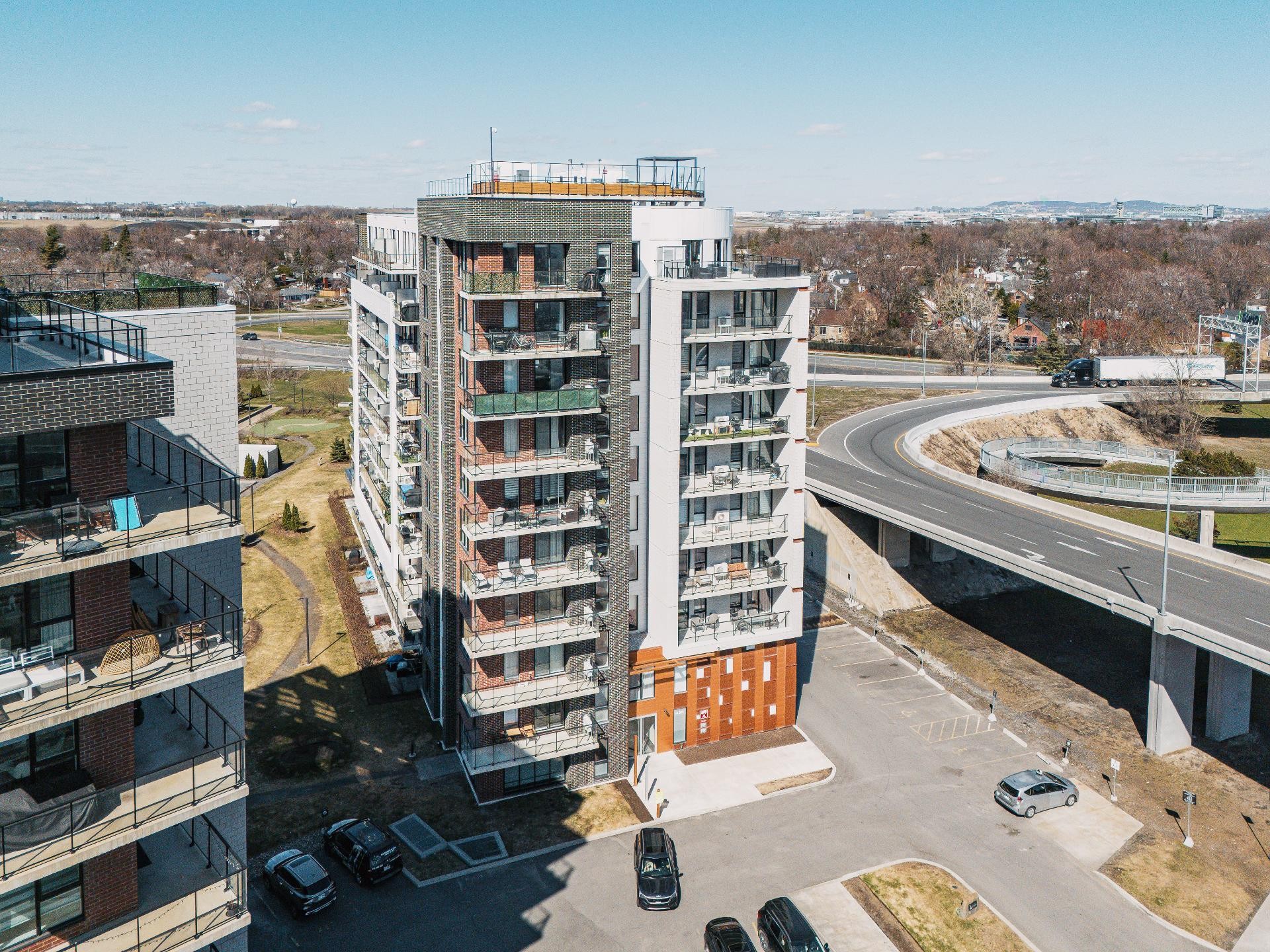 









8


Av. Donegani

, 809,
Pointe-Claire,




QC
H9R0E8

