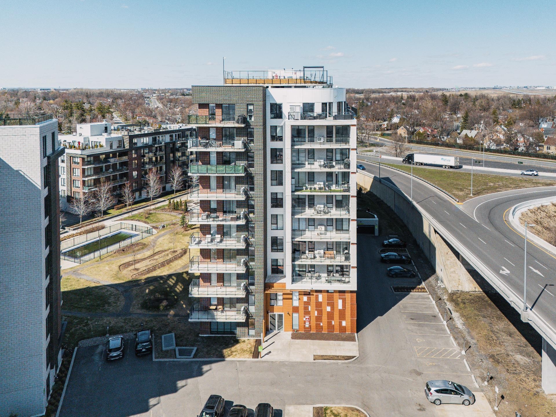 









8


Av. Donegani

, 809,
Pointe-Claire,




QC
H9R0E8

