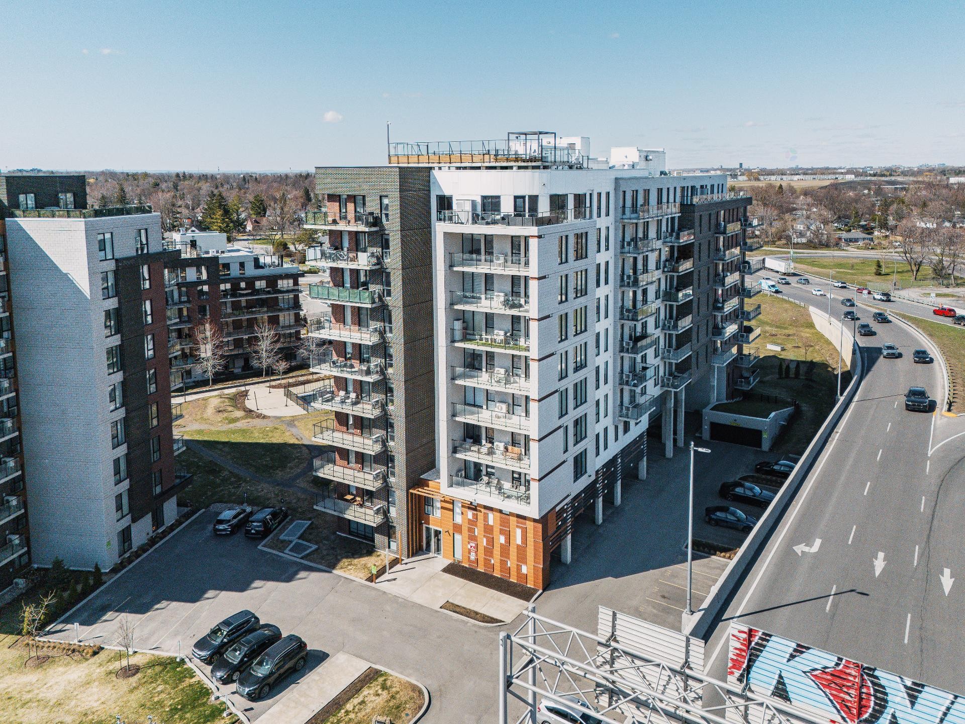 









8


Av. Donegani

, 809,
Pointe-Claire,




QC
H9R0E8

