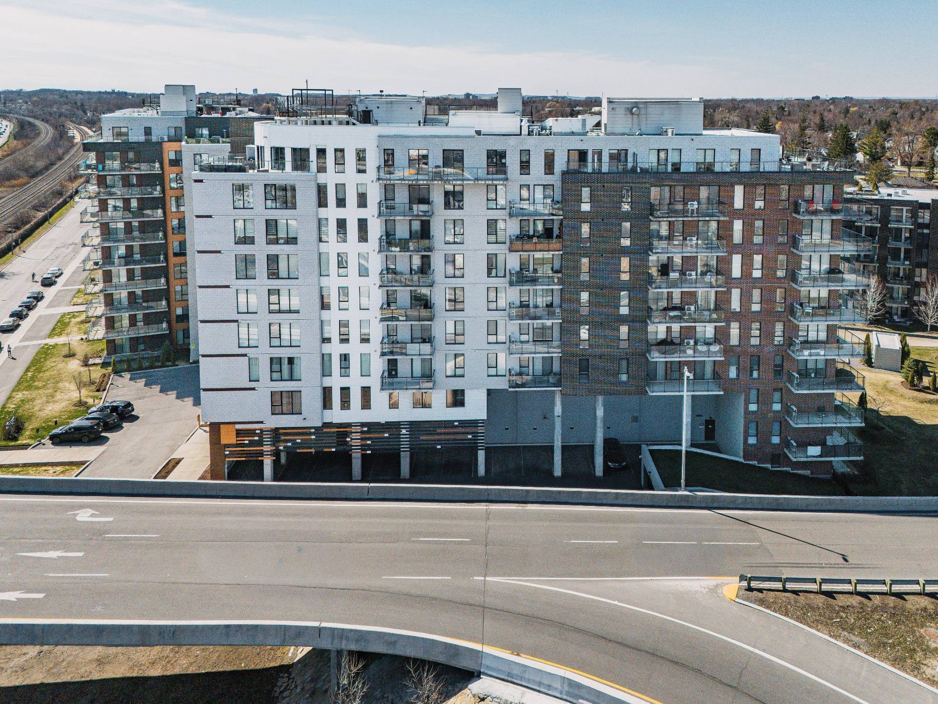 









8


Av. Donegani

, 809,
Pointe-Claire,




QC
H9R0E8

