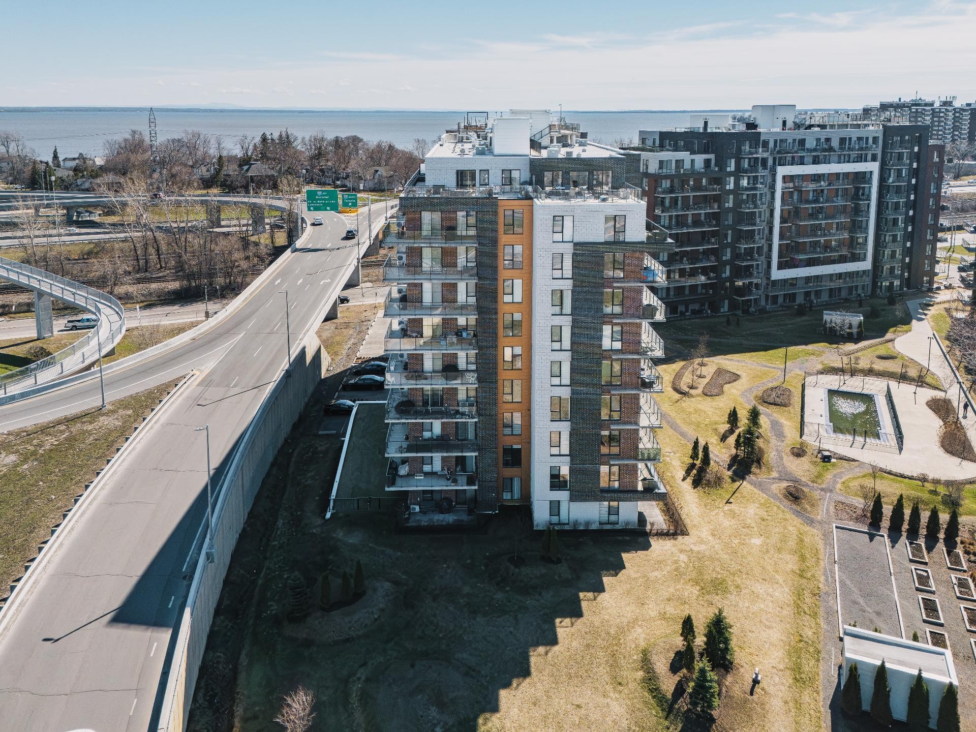 









8


Av. Donegani

, 809,
Pointe-Claire,




QC
H9R0E8

