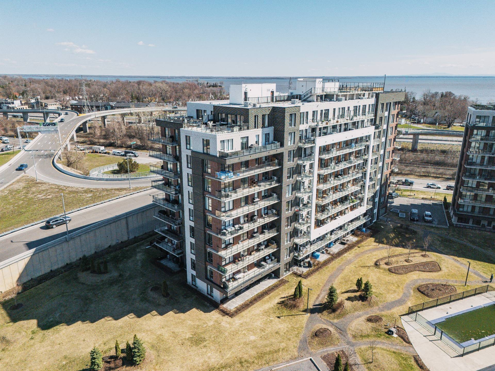 









8


Av. Donegani

, 809,
Pointe-Claire,




QC
H9R0E8


