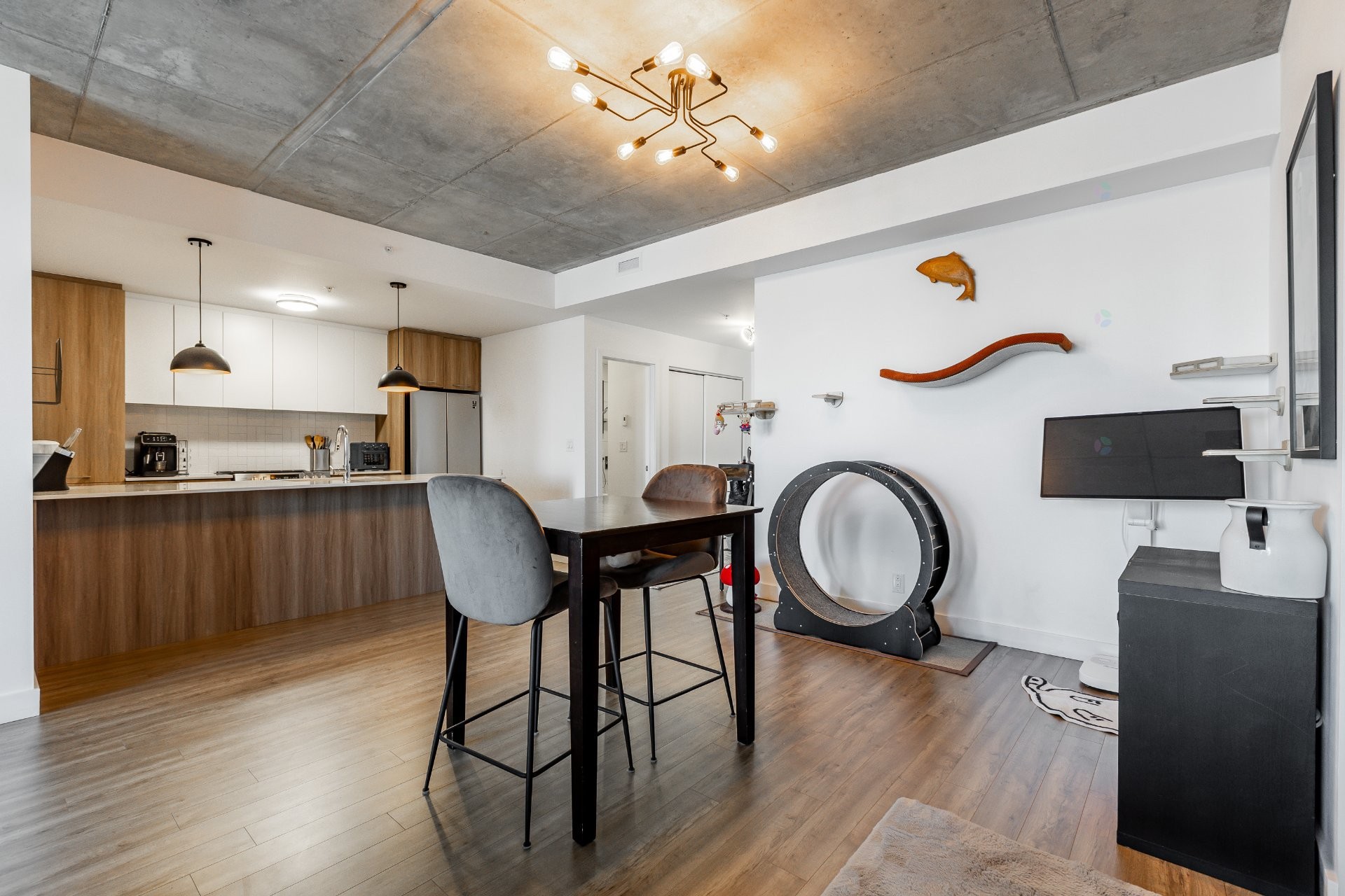 









8


Av. Donegani

, 809,
Pointe-Claire,




QC
H9R0E8

