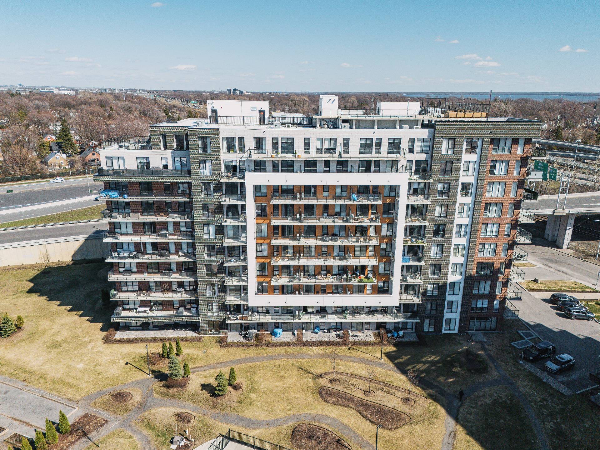 









8


Av. Donegani

, 809,
Pointe-Claire,




QC
H9R0E8

