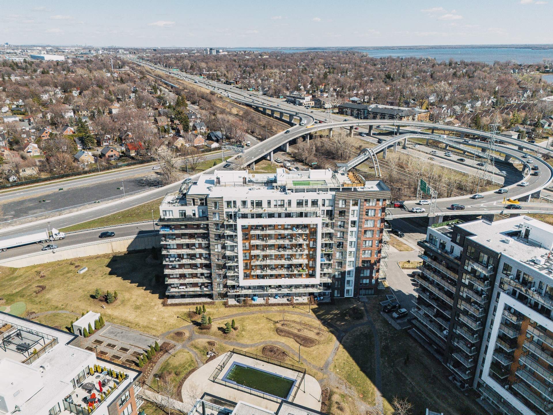 









8


Av. Donegani

, 809,
Pointe-Claire,




QC
H9R0E8

