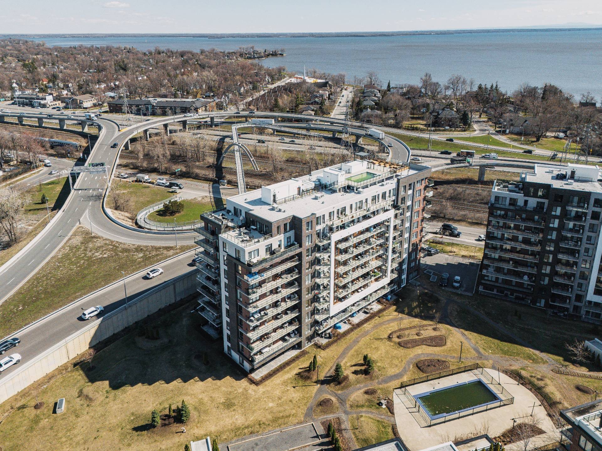 









8


Av. Donegani

, 809,
Pointe-Claire,




QC
H9R0E8

