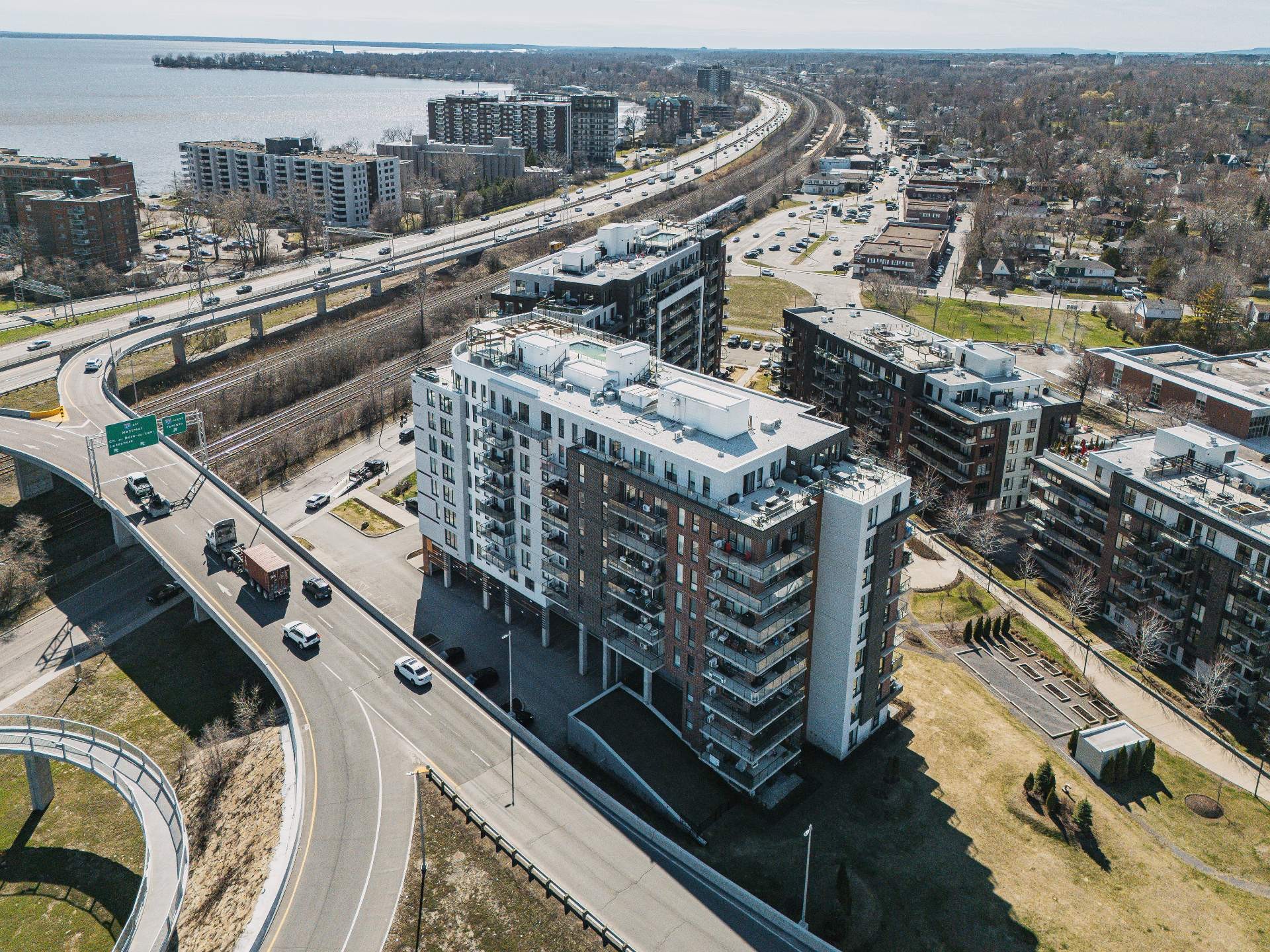 









8


Av. Donegani

, 809,
Pointe-Claire,




QC
H9R0E8

