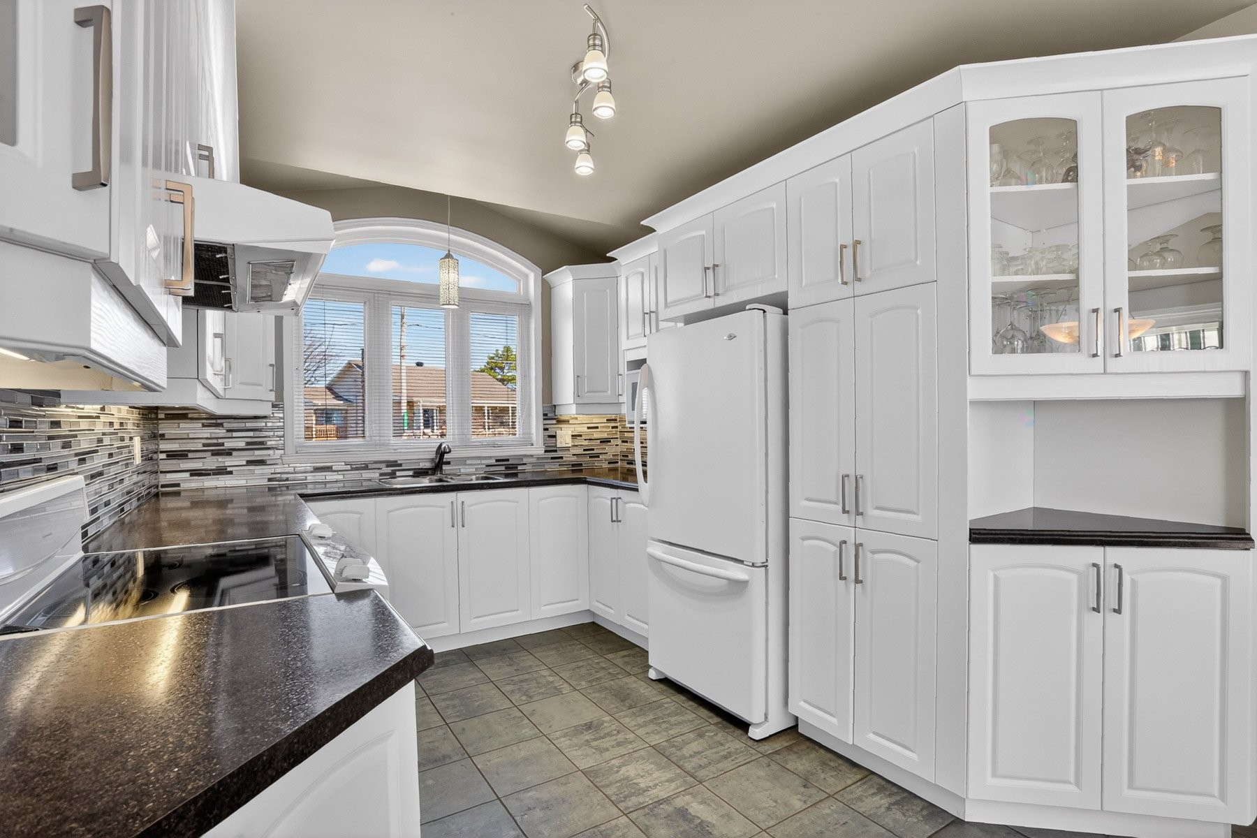 









3320


Rue Notre-Dame E.

,
Trois-Rivières,




QC
G8V1Y9

