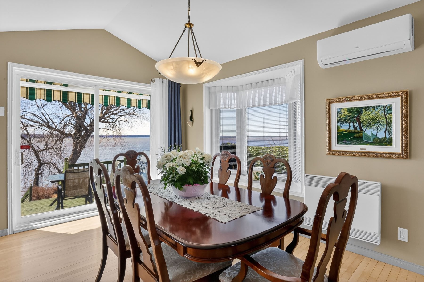 









3320


Rue Notre-Dame E.

,
Trois-Rivières,




QC
G8V1Y9

