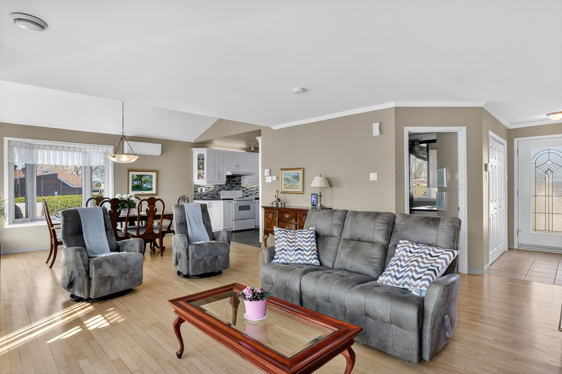 









3320


Rue Notre-Dame E.

,
Trois-Rivières,




QC
G8V1Y9

