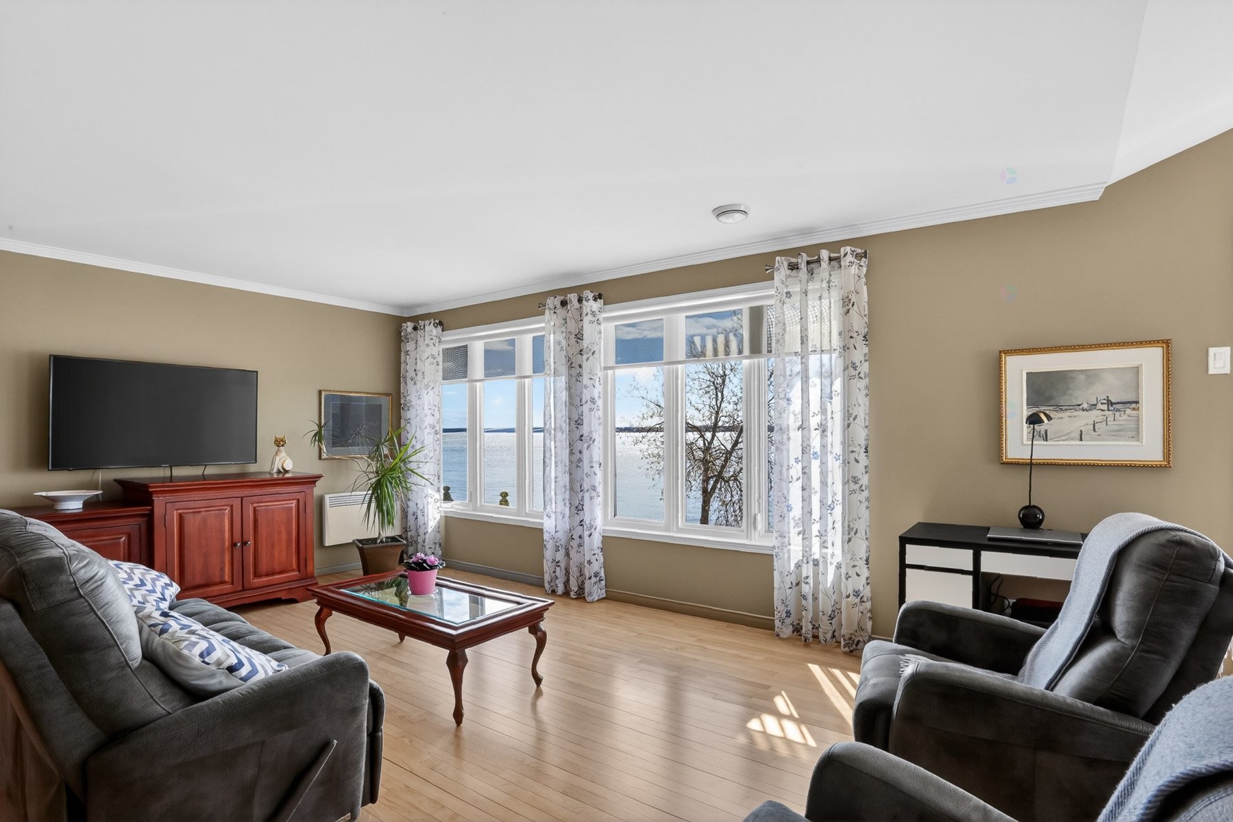 









3320


Rue Notre-Dame E.

,
Trois-Rivières,




QC
G8V1Y9

