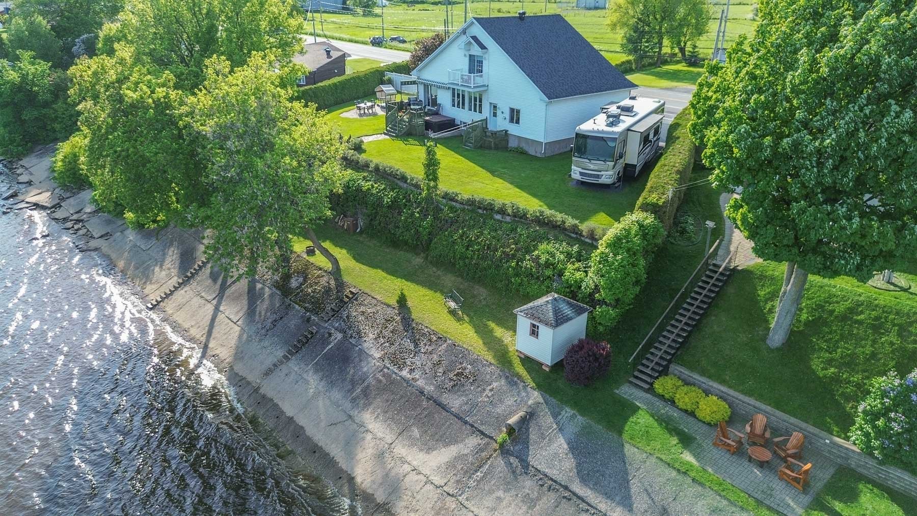 









3320


Rue Notre-Dame E.

,
Trois-Rivières,




QC
G8V1Y9

