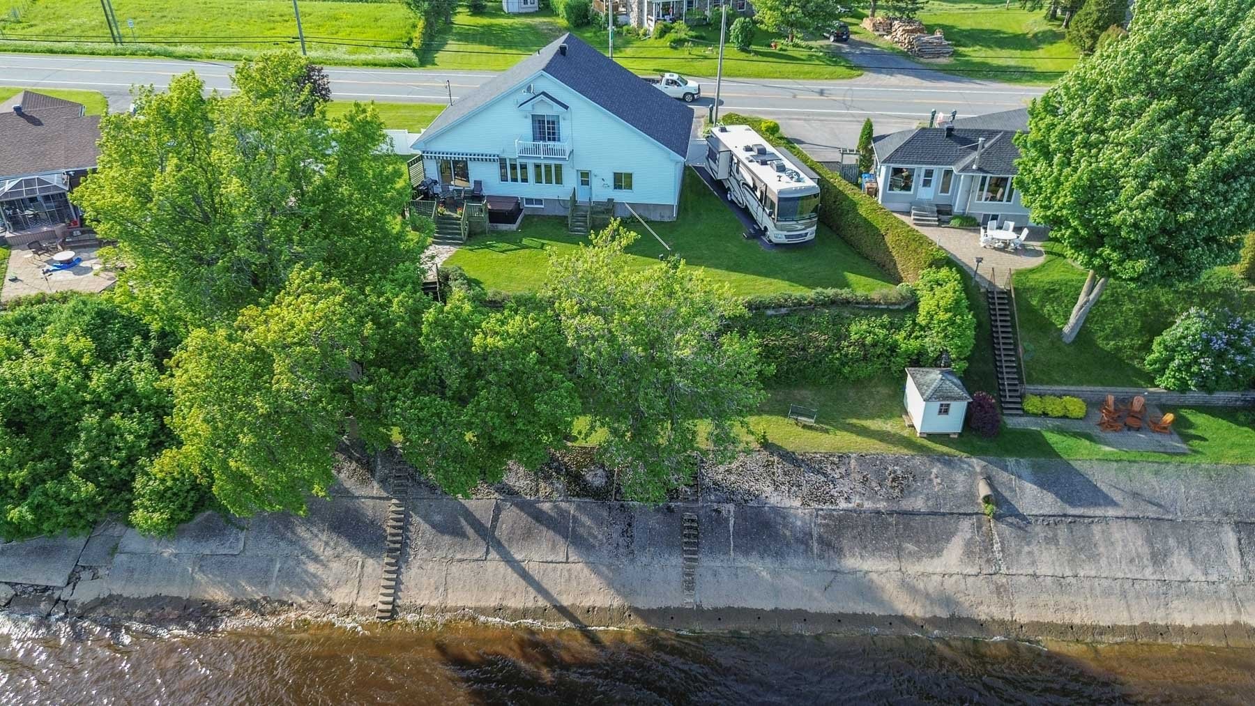 









3320


Rue Notre-Dame E.

,
Trois-Rivières,




QC
G8V1Y9


