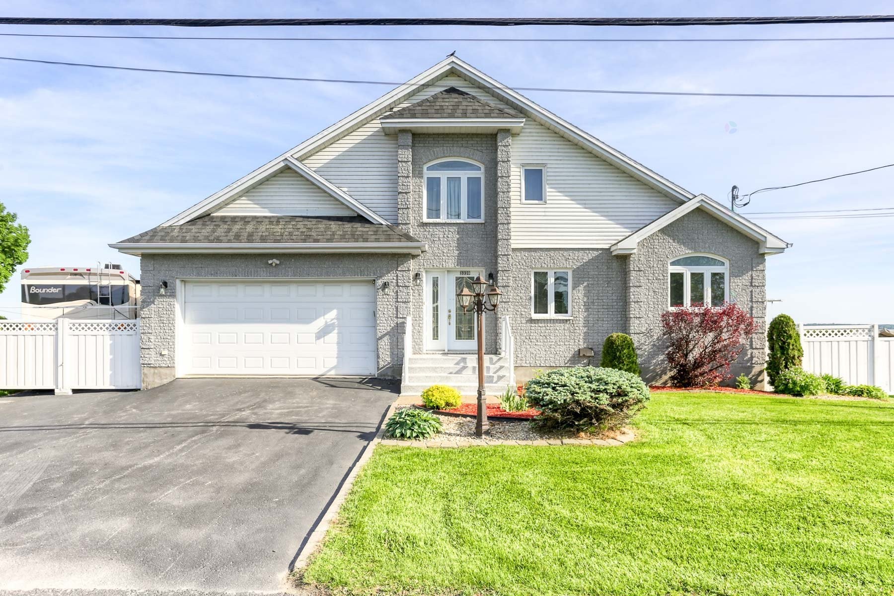 









3320


Rue Notre-Dame E.

,
Trois-Rivières,




QC
G8V1Y9

